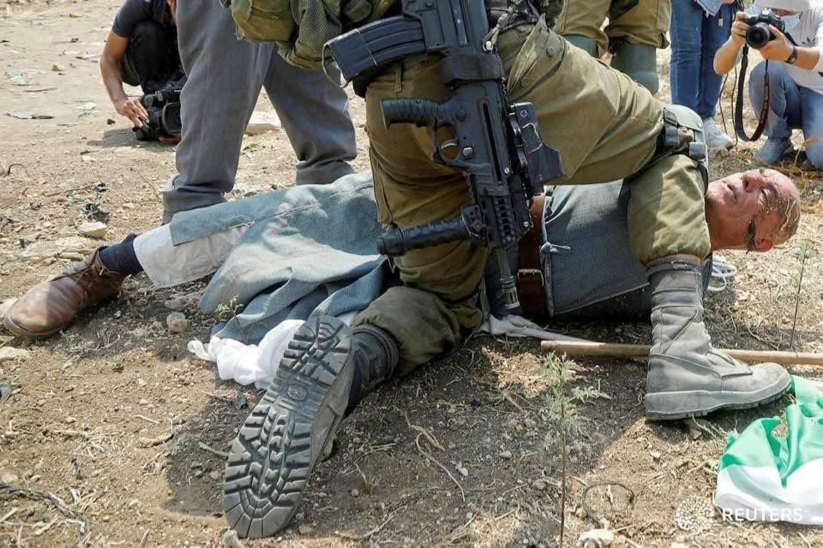 60 ثانية تعادل قرون وحشية احتلال