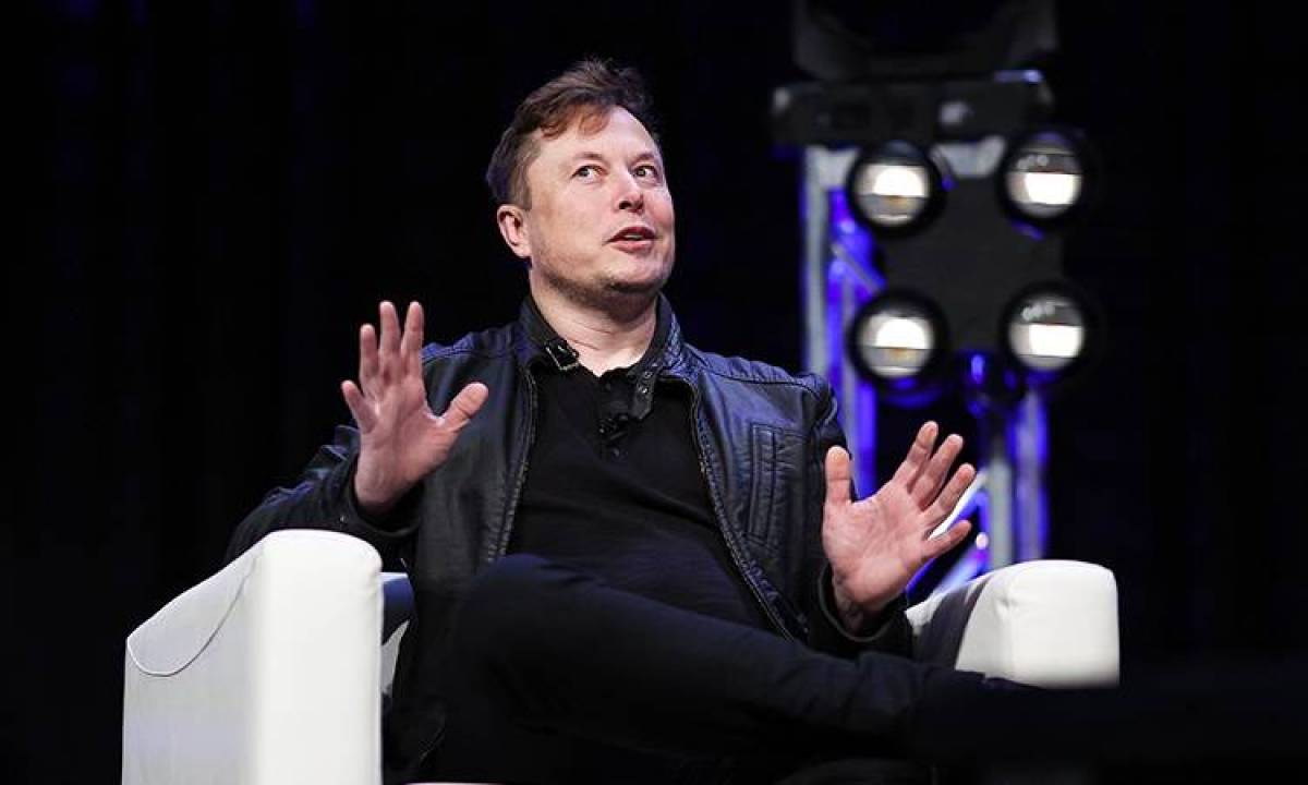 إيلون ماسك يكشف عن مشروع شركة Neuralink لزراعة رقاقة الكمبيوتر في الدماغ