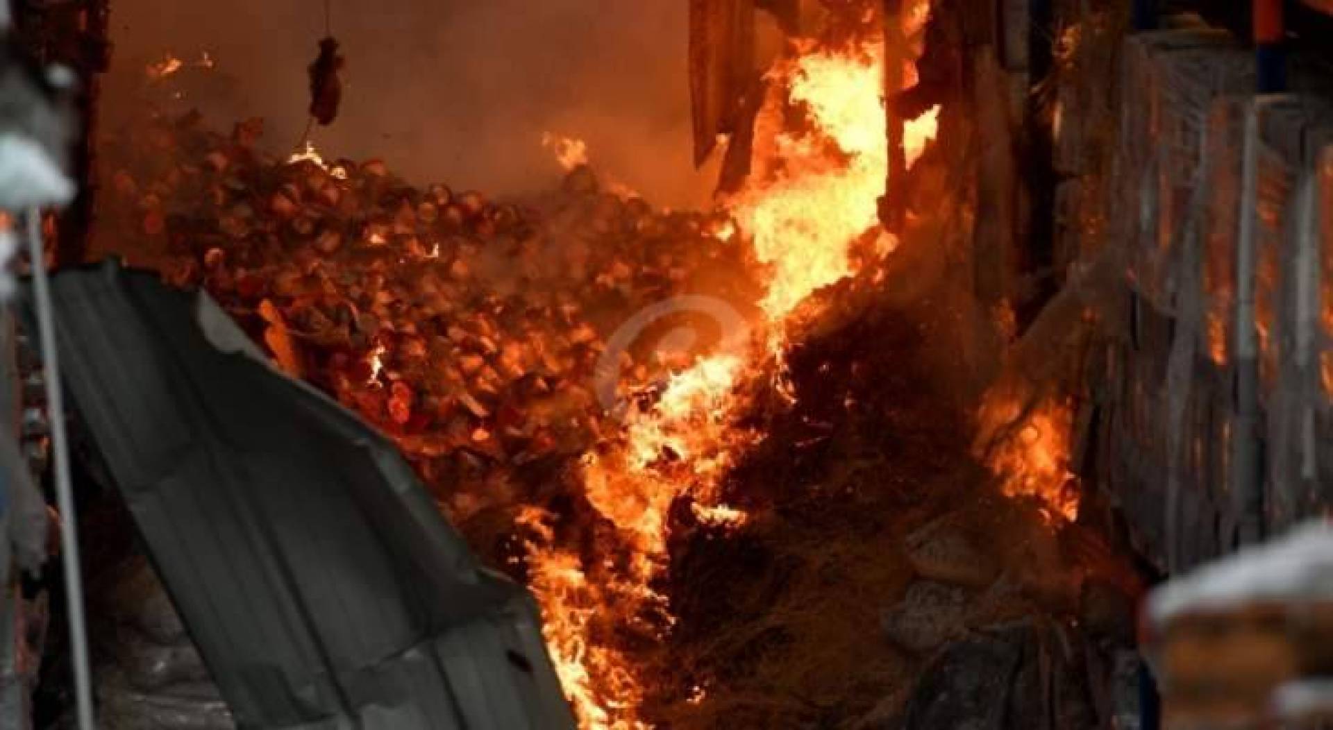 الشرطة العسكرية باشرت التحقيق في حريق المرفأ