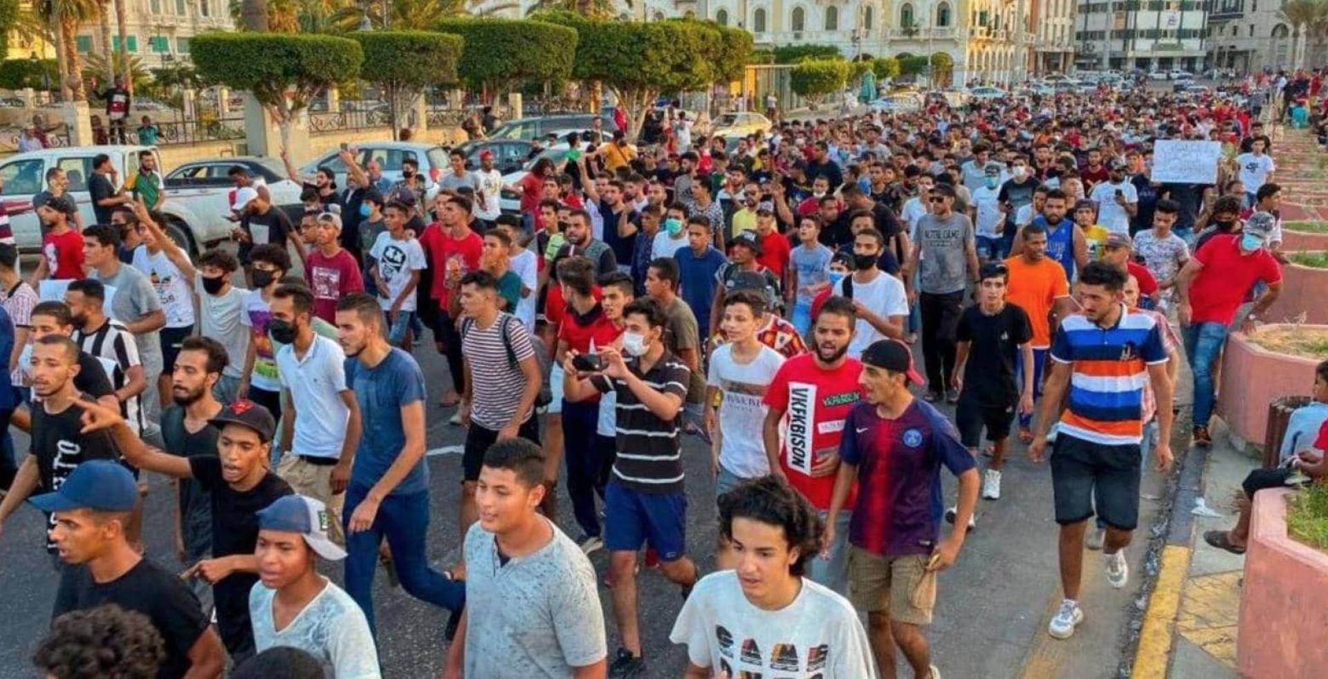 مظاهرة شعبية في طرابلس تنديداً بالغلاء وزيادة ساعات التقنين