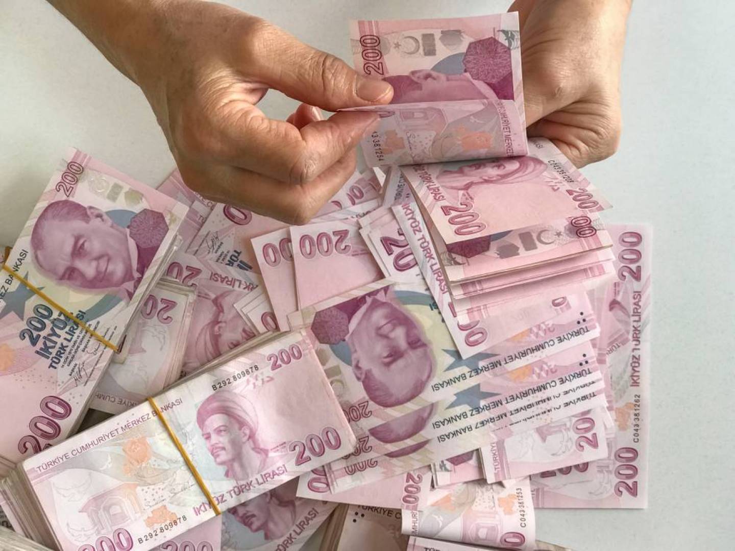 سعر الليرة التركية مقابل الدولار اليوم الاثنين 7-9-2020