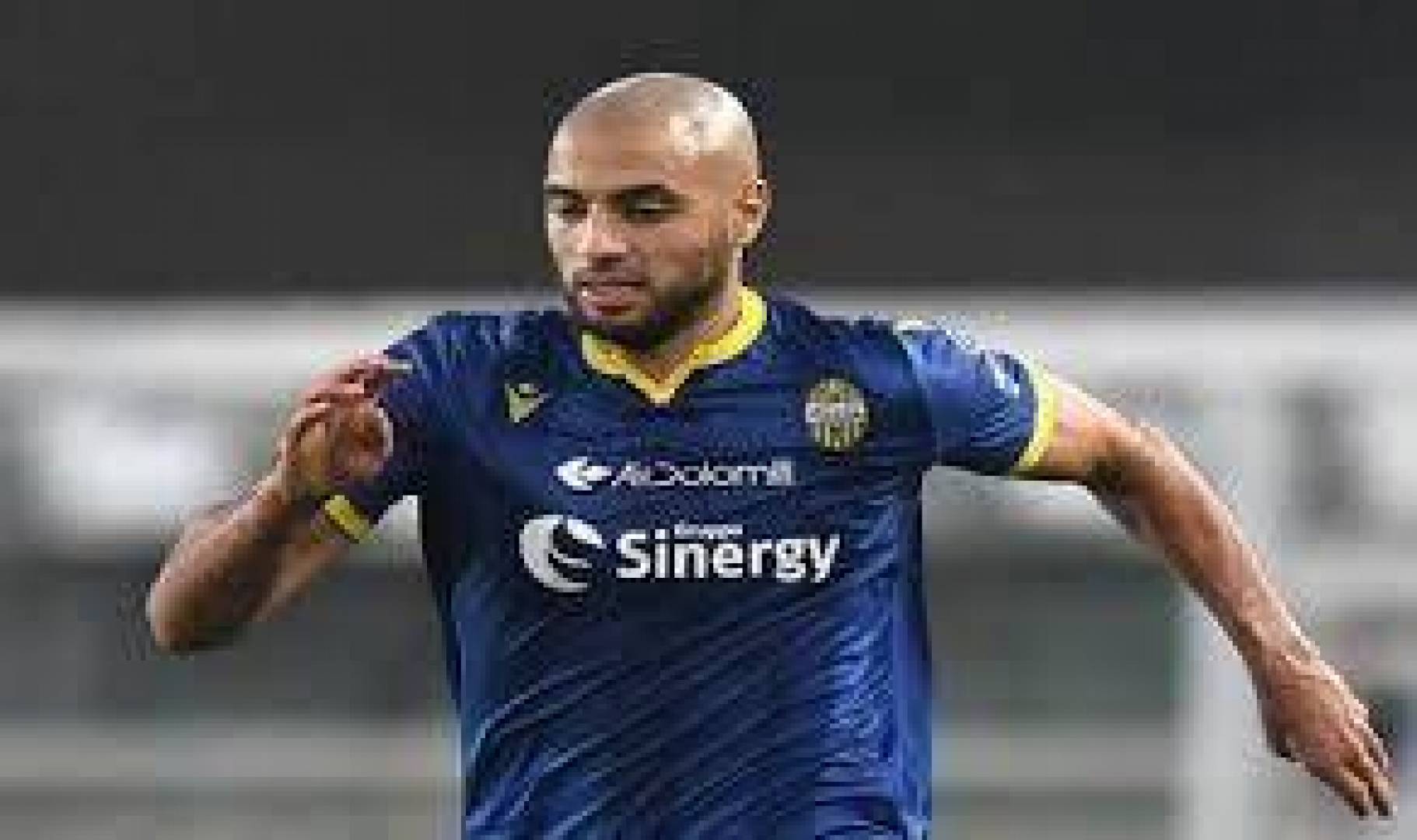المغربي سفيان أمرابط إلى فيورنتينا قادما من هيلاس فيرونا