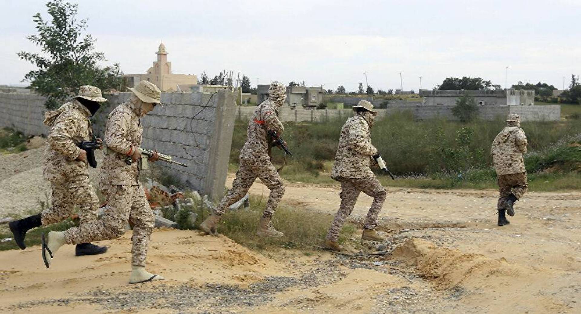 أنباء عن اعتقالات في الجيش المصري قبيل انطلاق مظاهرات الغد 