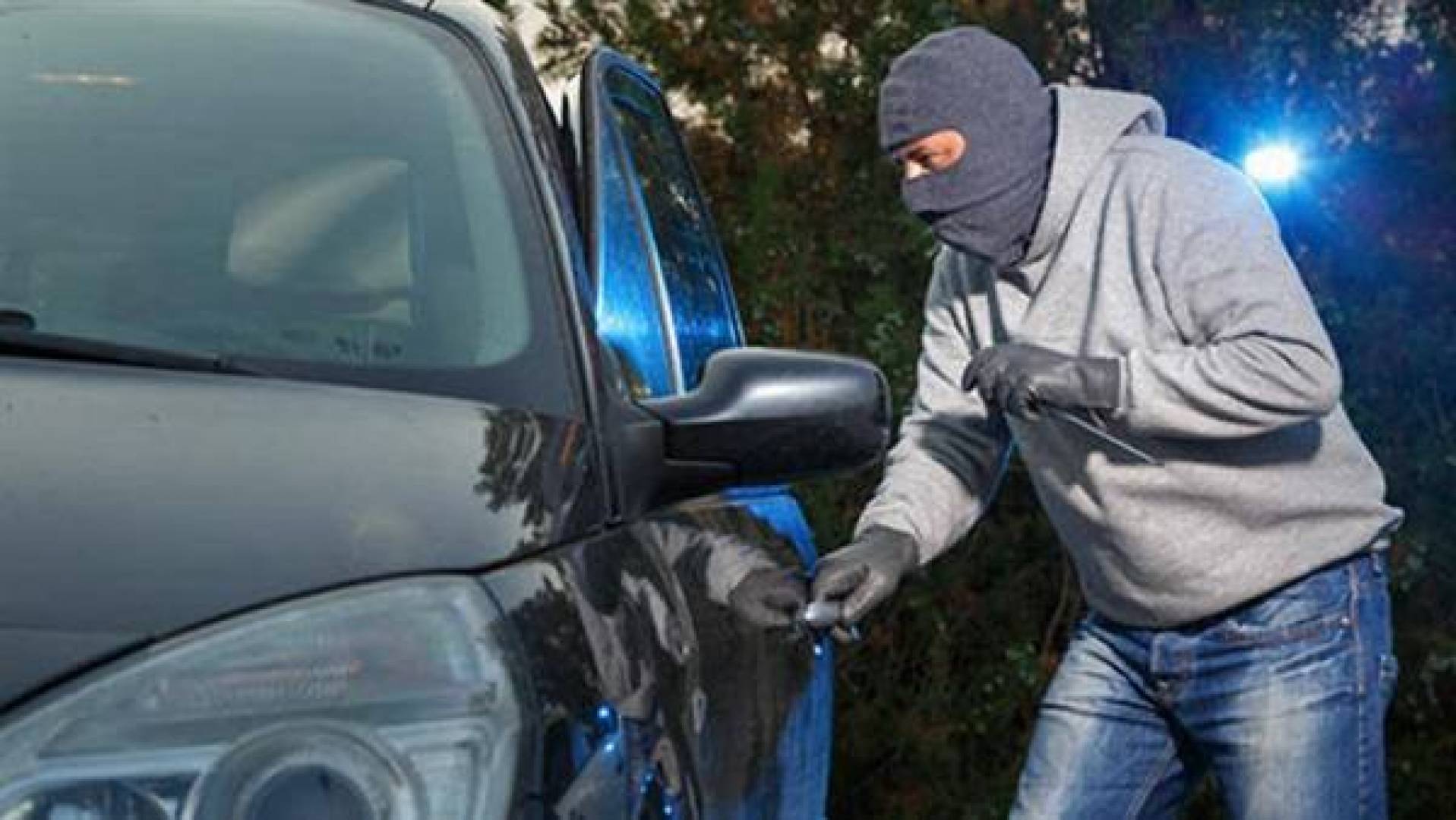  توقيف شخصيْن نفّذا أكثر من 15 عملية سرقة من داخل سيارات! 