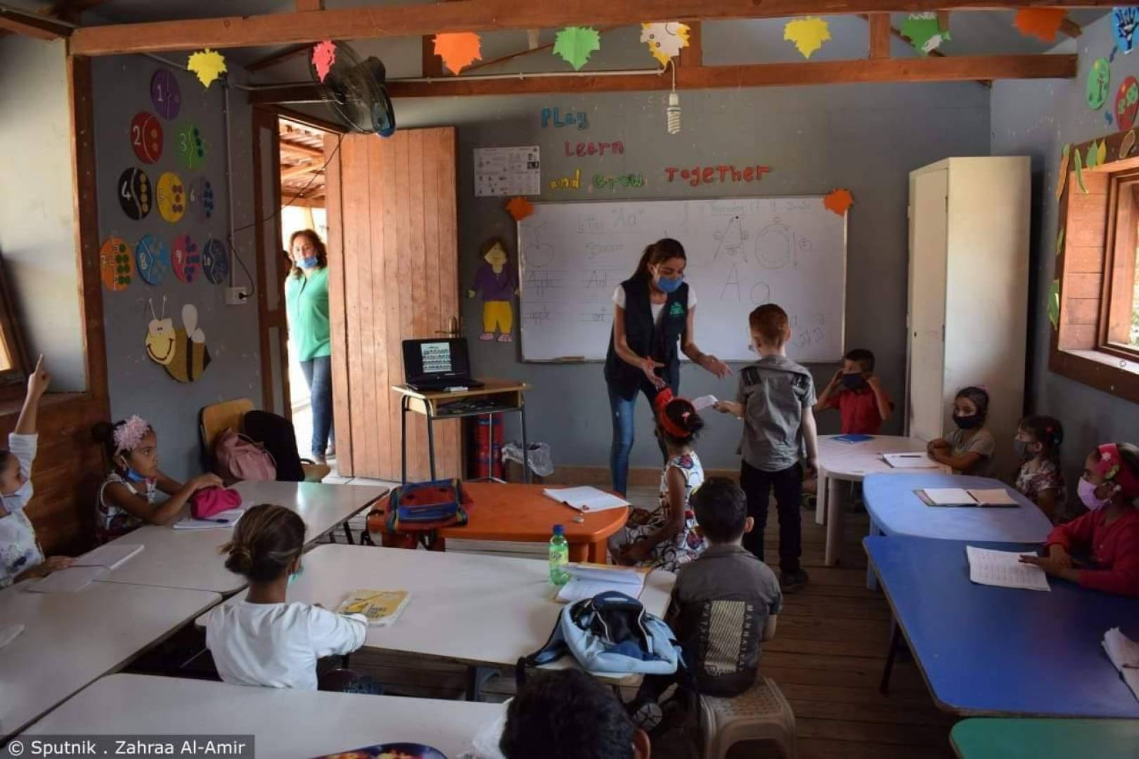 السماح للاجئين السوريين بالالتحاق بالمدارس الرسمية مجاناً في العديد من المناطق اللبنانية