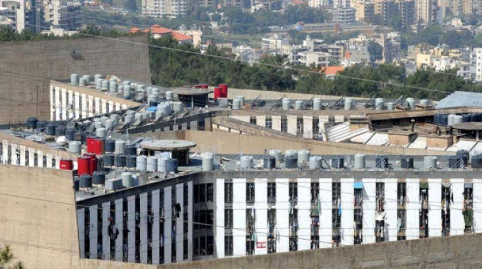 أحد سجناء رومية يفضح فوضى كورنا داخل السجن 