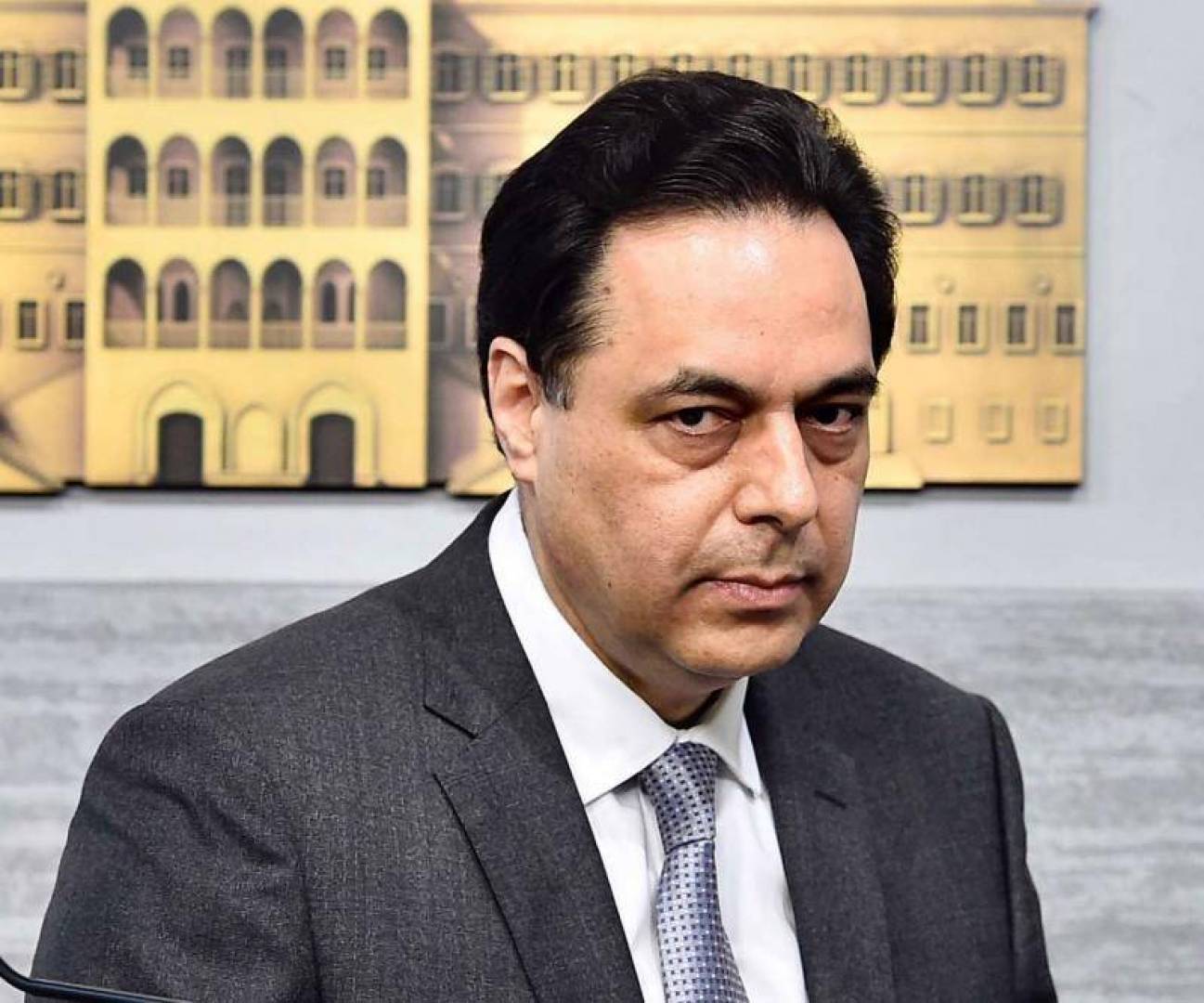 دياب يناشد ماكرون الاستمرار بالوقوف إلى جانب لبنان في محنته