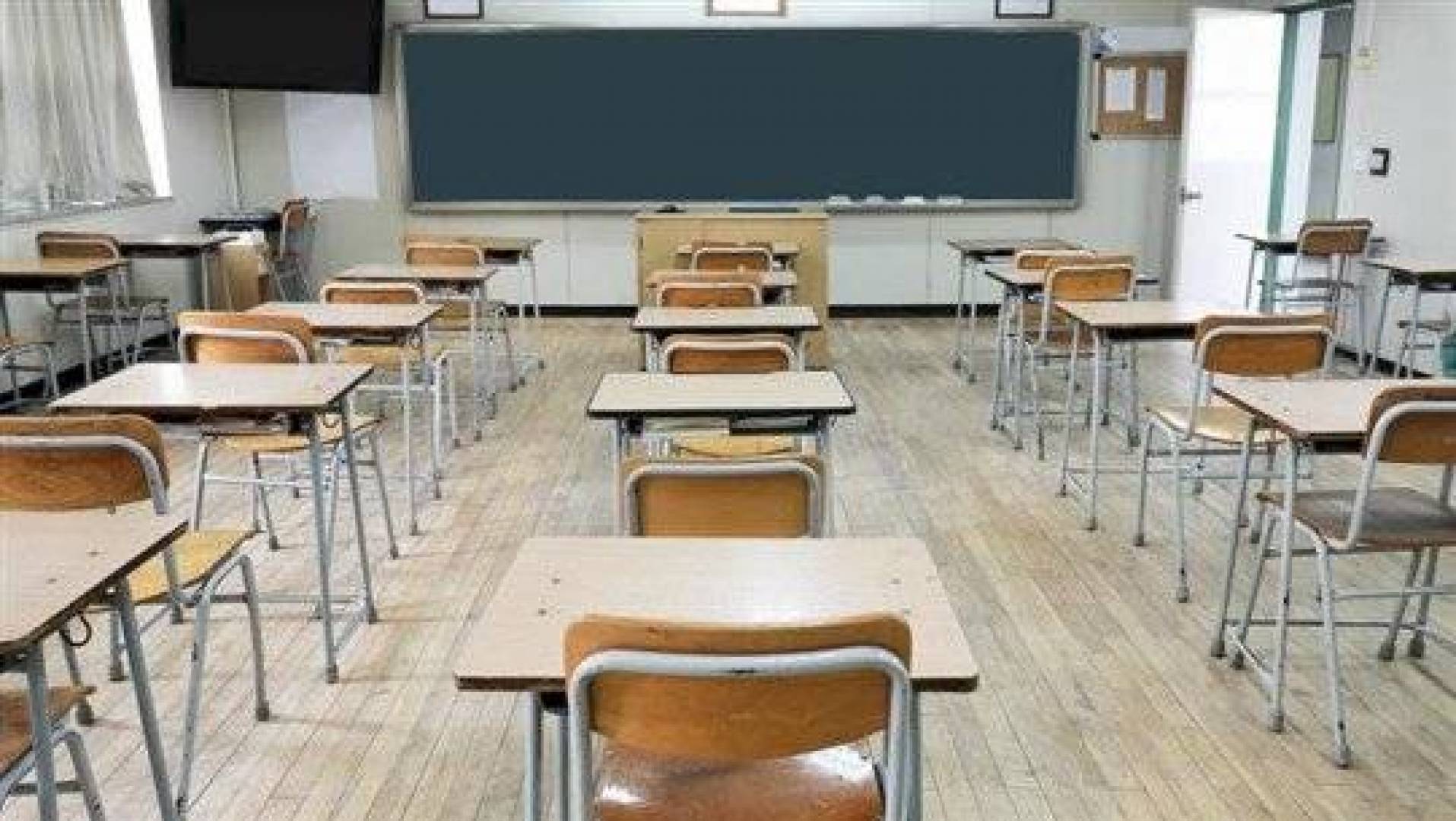 اقفال المؤسسات التعليمية الرسمية والخاصة والوحدات الادارية والفنية