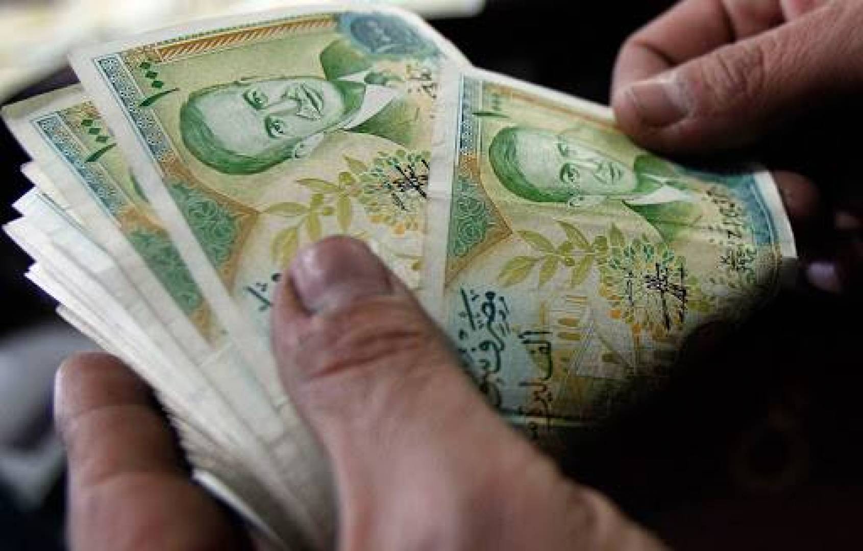 سعر الدولار في سوريا اليوم الاثنين 5-10-2020 سعر الليرة السورية مقابل الدولار في السوق السوداء