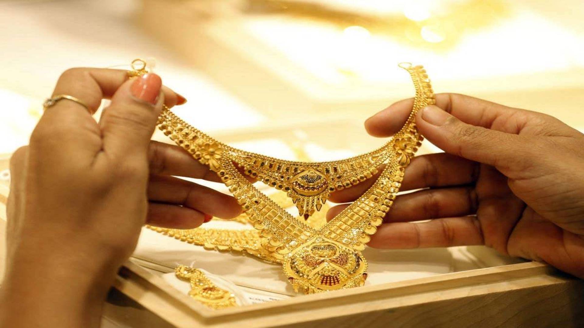 سعر الذهب في سوريا اليوم الاثنين 5-10-2020 أسعار الذهب في سوريا بجميع العيارات بالليرة السورية والدولار الأمريكي