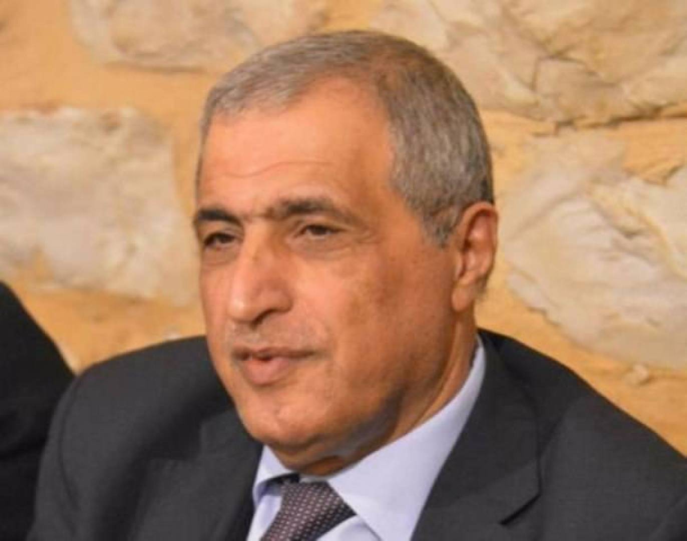 هاشم يوضح الإلتباس حول قانون الدولار الطلابي