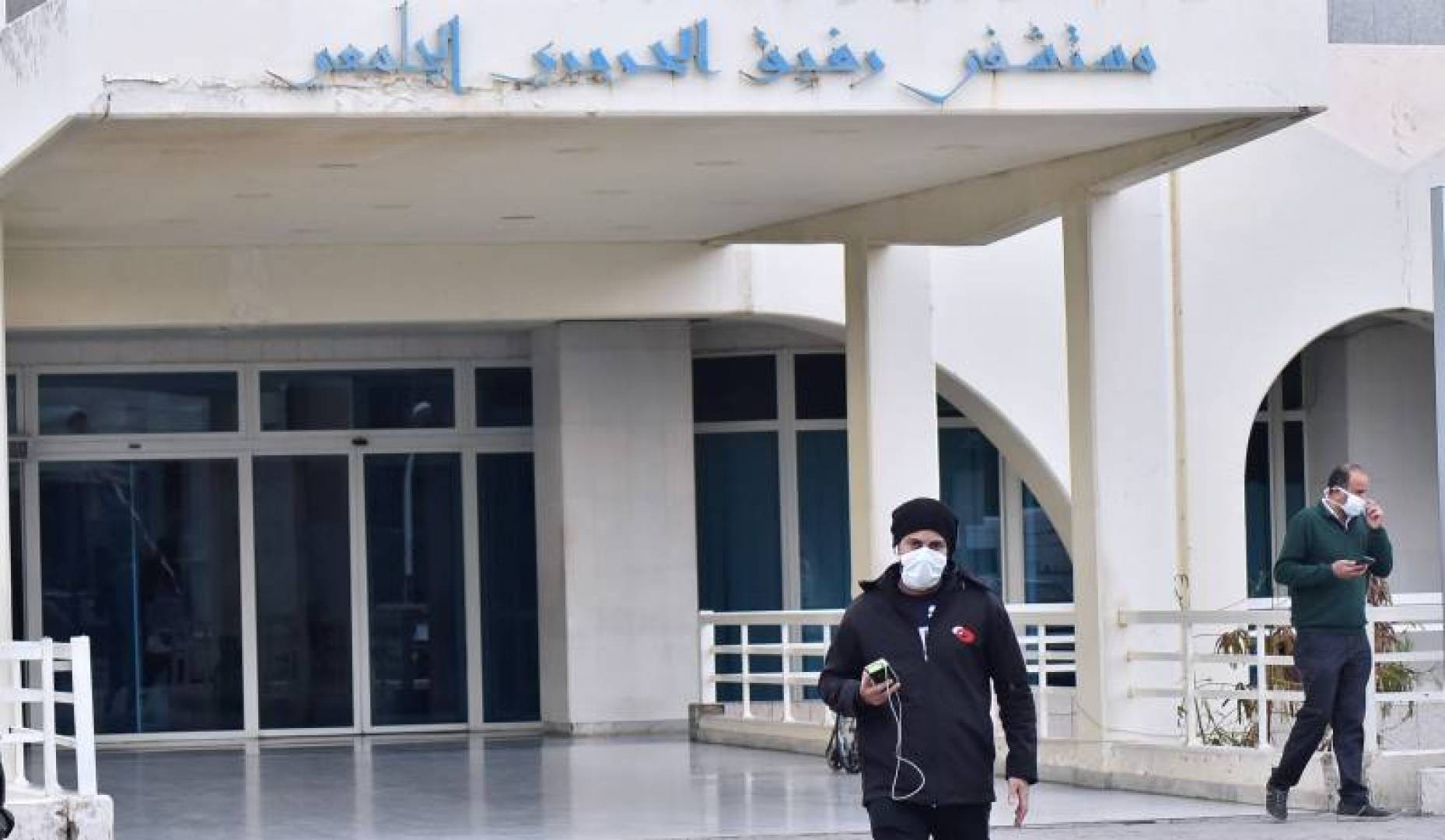 مدير مستشفى الحريري يحذر من توقف تسليم المستلزمات الطبية