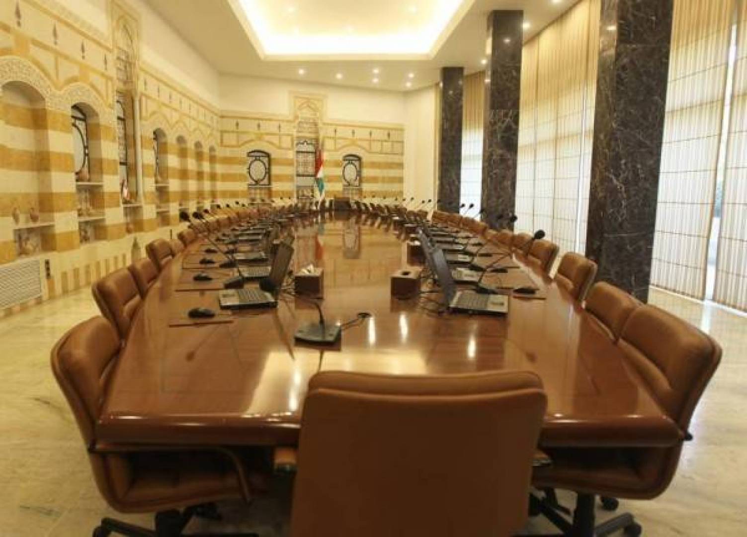 مشاورات بالجملة سعياً للتكليف بتأليف الحكومة في لبنان