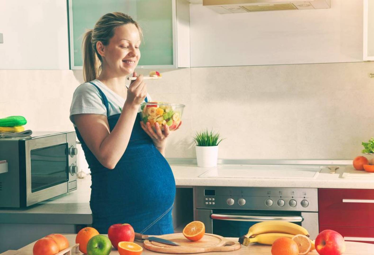 Беременность ем мясо. Питание беременной женщины. Здоровое питание беременных. Здоровые беременные женщины.