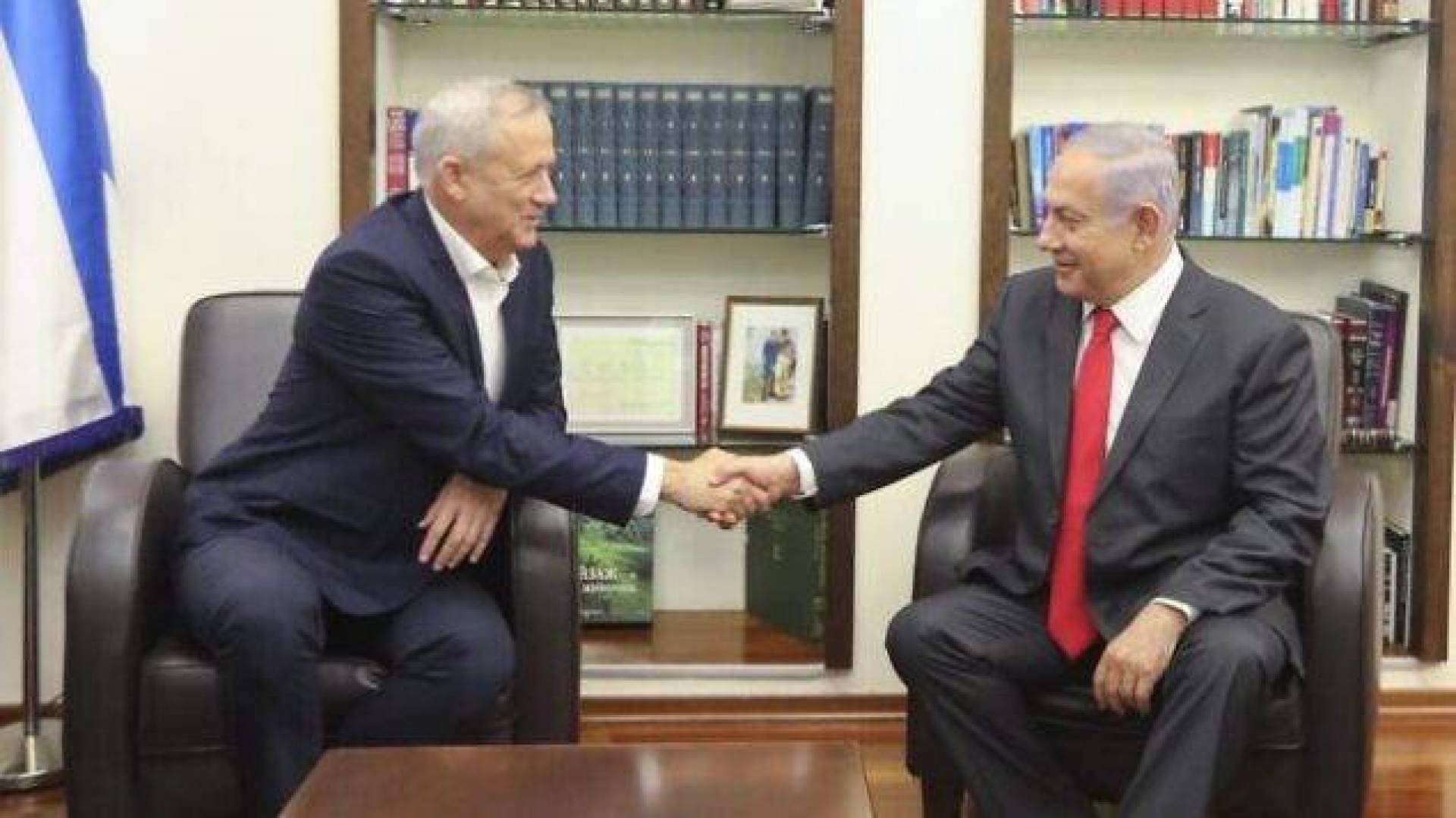 نتنياهو مهدّد بالعزل وتشكيل حكومة بديلة