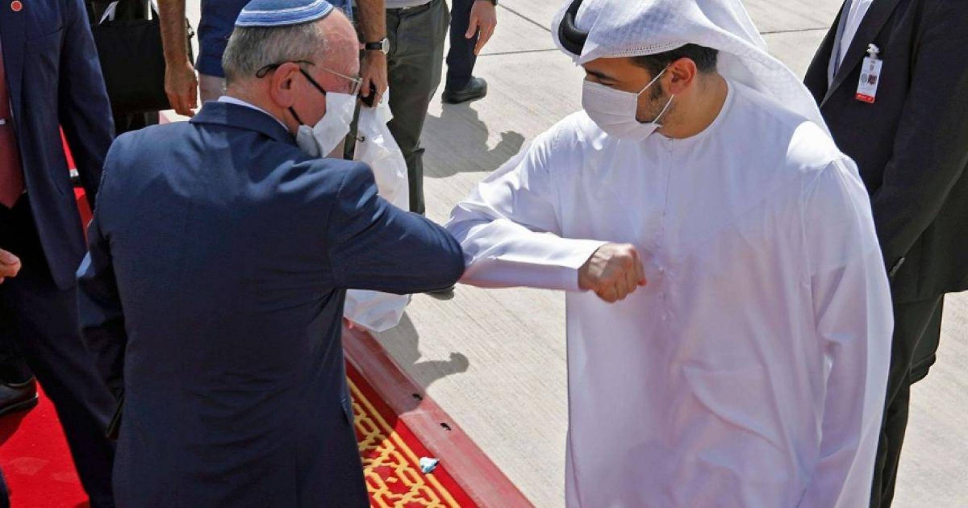 الإمارات تعزز علاقتها مع 