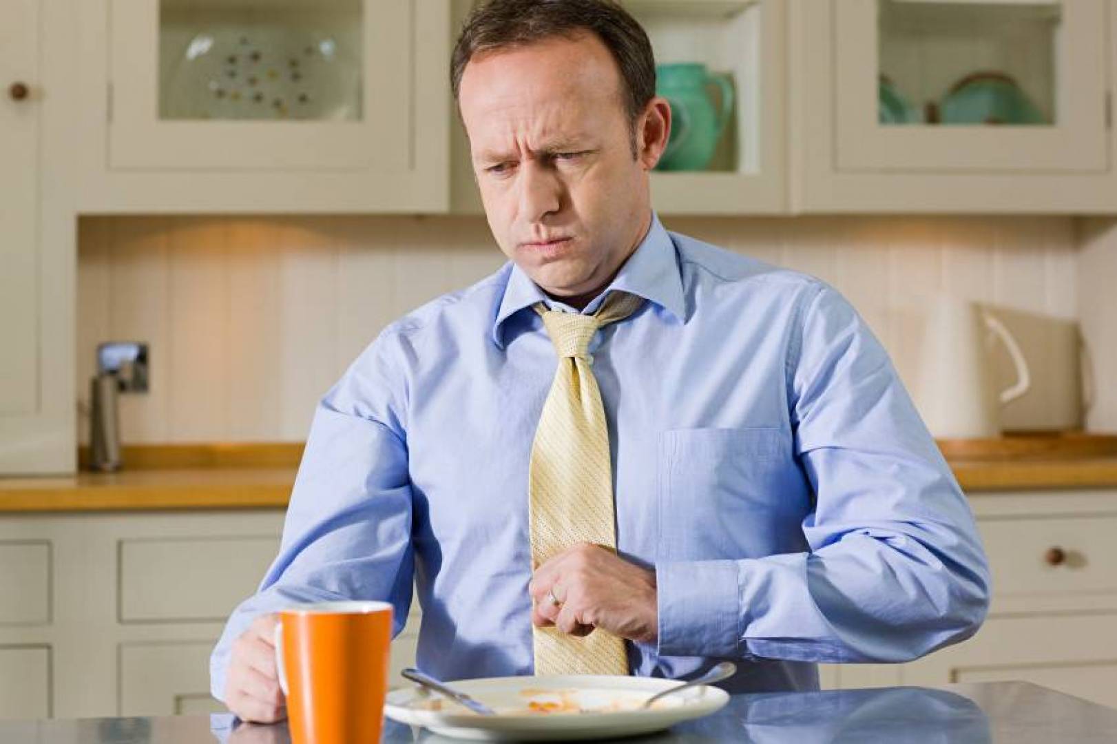 تناول وجبات أصغر وافحص أدويتك.. طرق ونصائح لتهدئة أعراض الحموضة