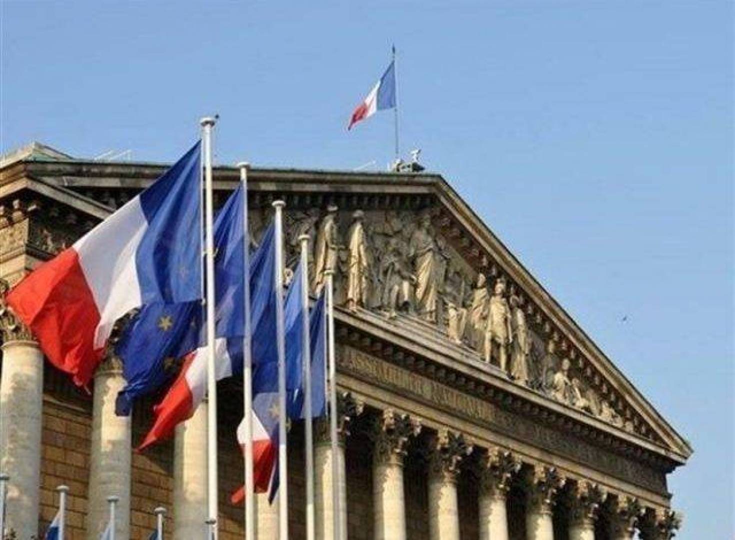 الحكومة الفرنسية: سنعزز مواجهة التيارات المتطرفة الانفصالية، وسيتم إغلاق مدارس وجمعيات تدعم التطرف، كما أن قوى الإسلام السياسي تهدف لتدمير الجمهورية.