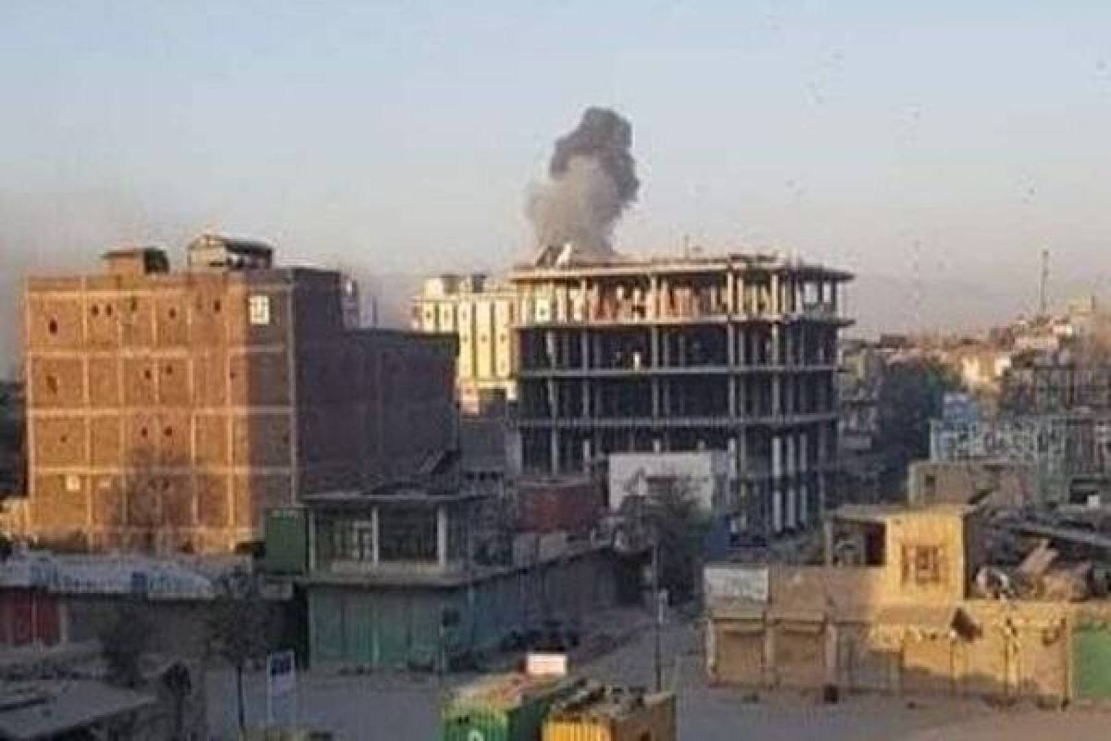 انفجار سيارة مفخخة بالقرب من جدار مركز قوات الشرطة الخاصة الأفغانية