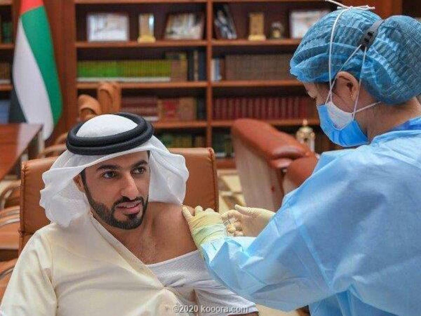 رئيس الإتحاد الإماراتي لكرة القدم يتلقى لقاح الكورورنا