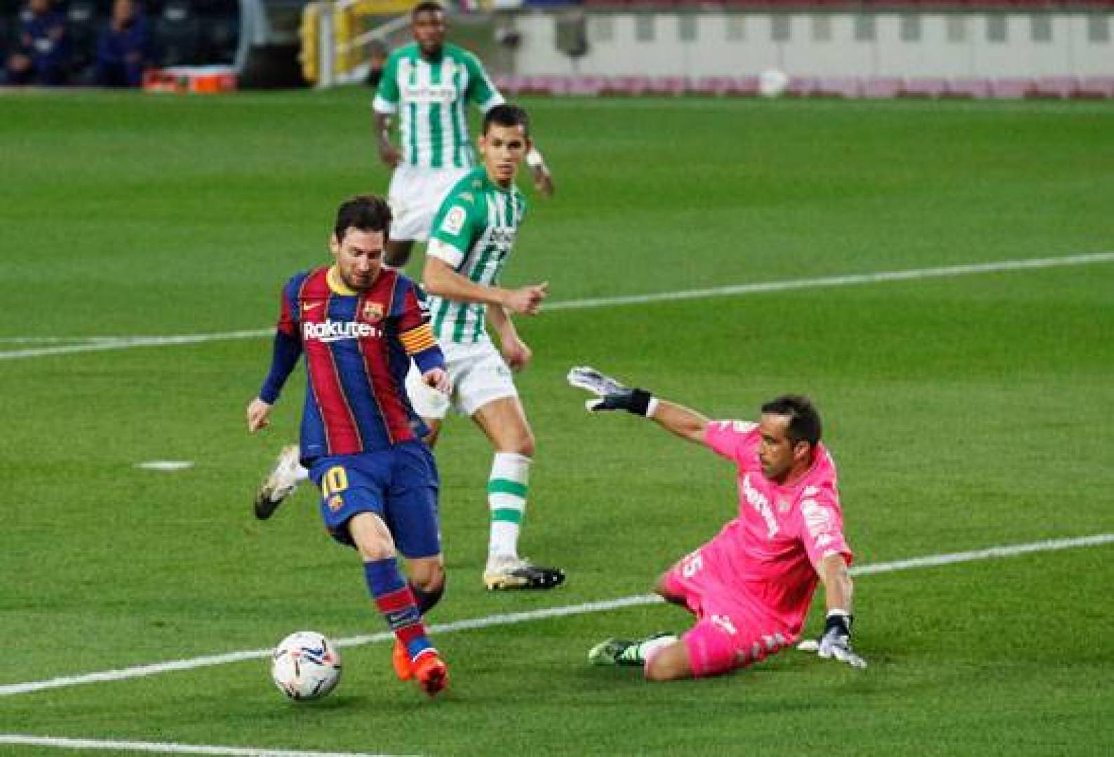 برشلونة يحقق فوزا مثيرا على بيتيس في الليغا .. فيديو