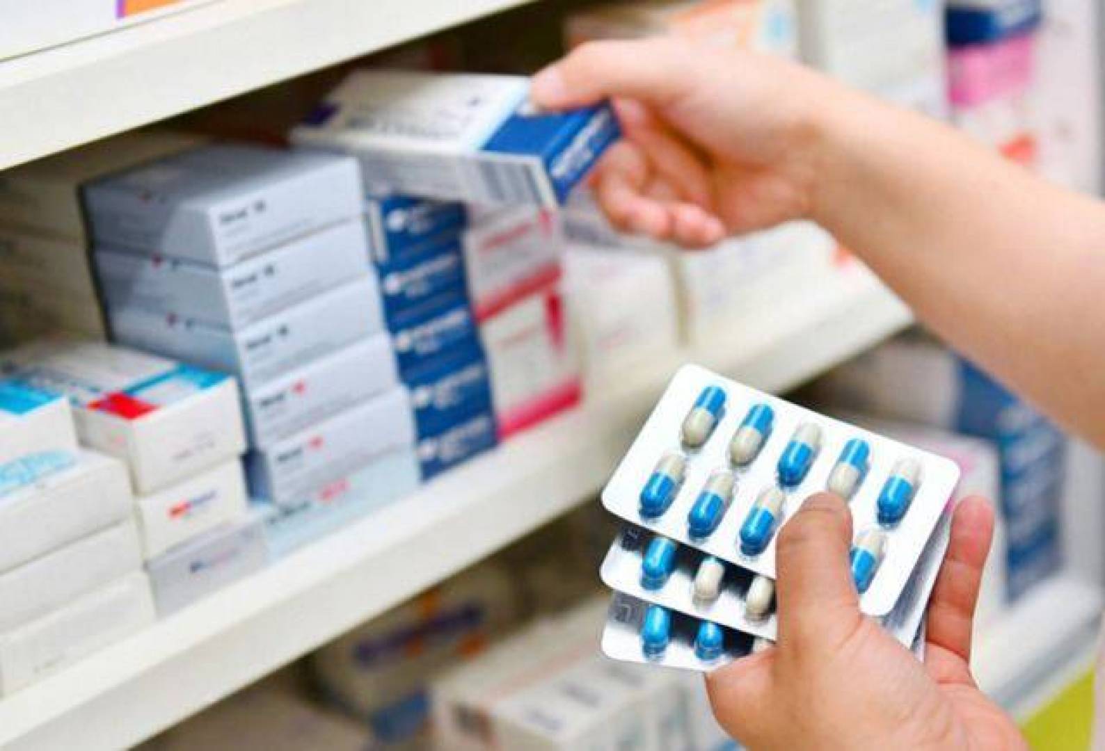 إيران تنتج أدوية عشبية لعلاج فيروس كورونا التاجي المستجد