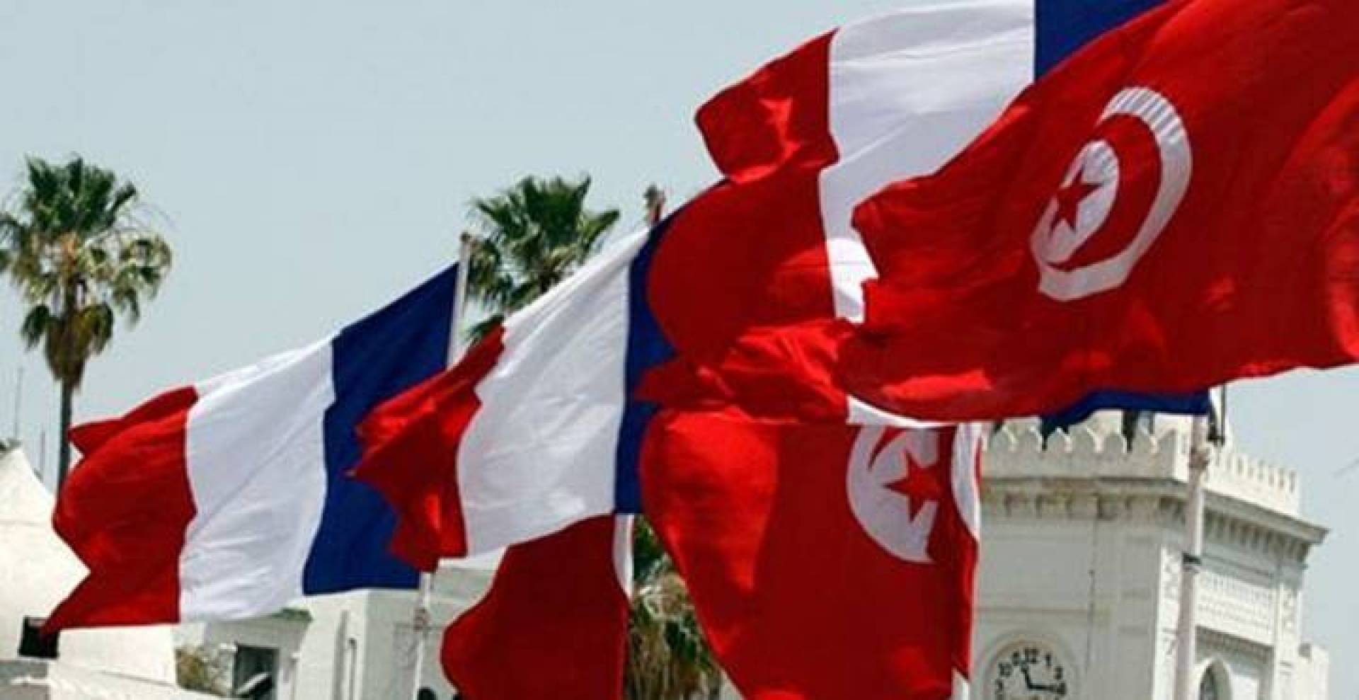 وزير داخلية فرنسا يزور تونس لبحث سبل مكافحة الإرهاب