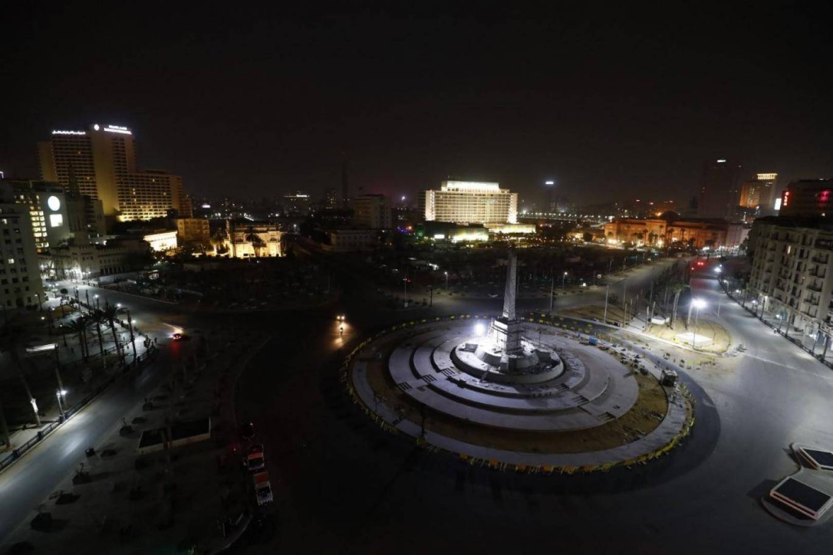 مصر القاهرة: احتجاجا على الأوضاع المعيشية مواطن مصري يضرم النار في نفسه في ميدان التحرير