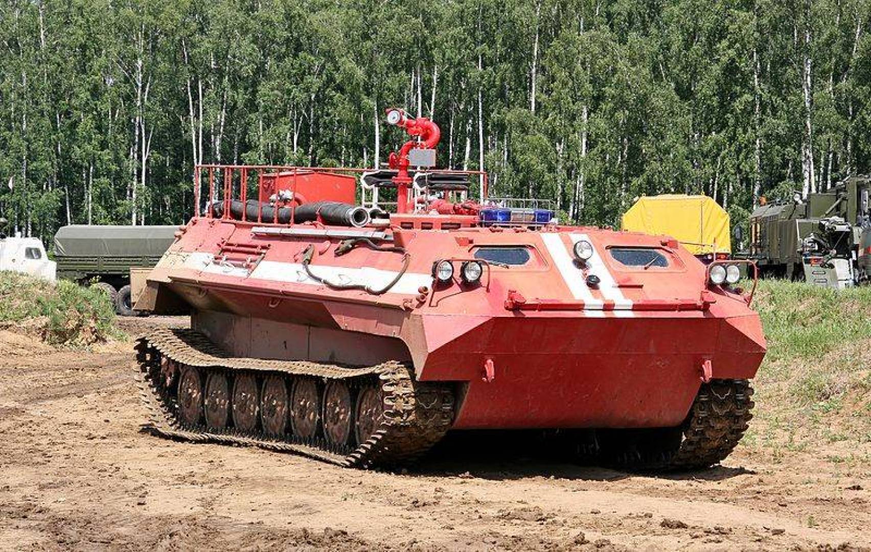 مركبة MT-LBu المدرعة السوفيتية البرمائية متعددة الأغراض