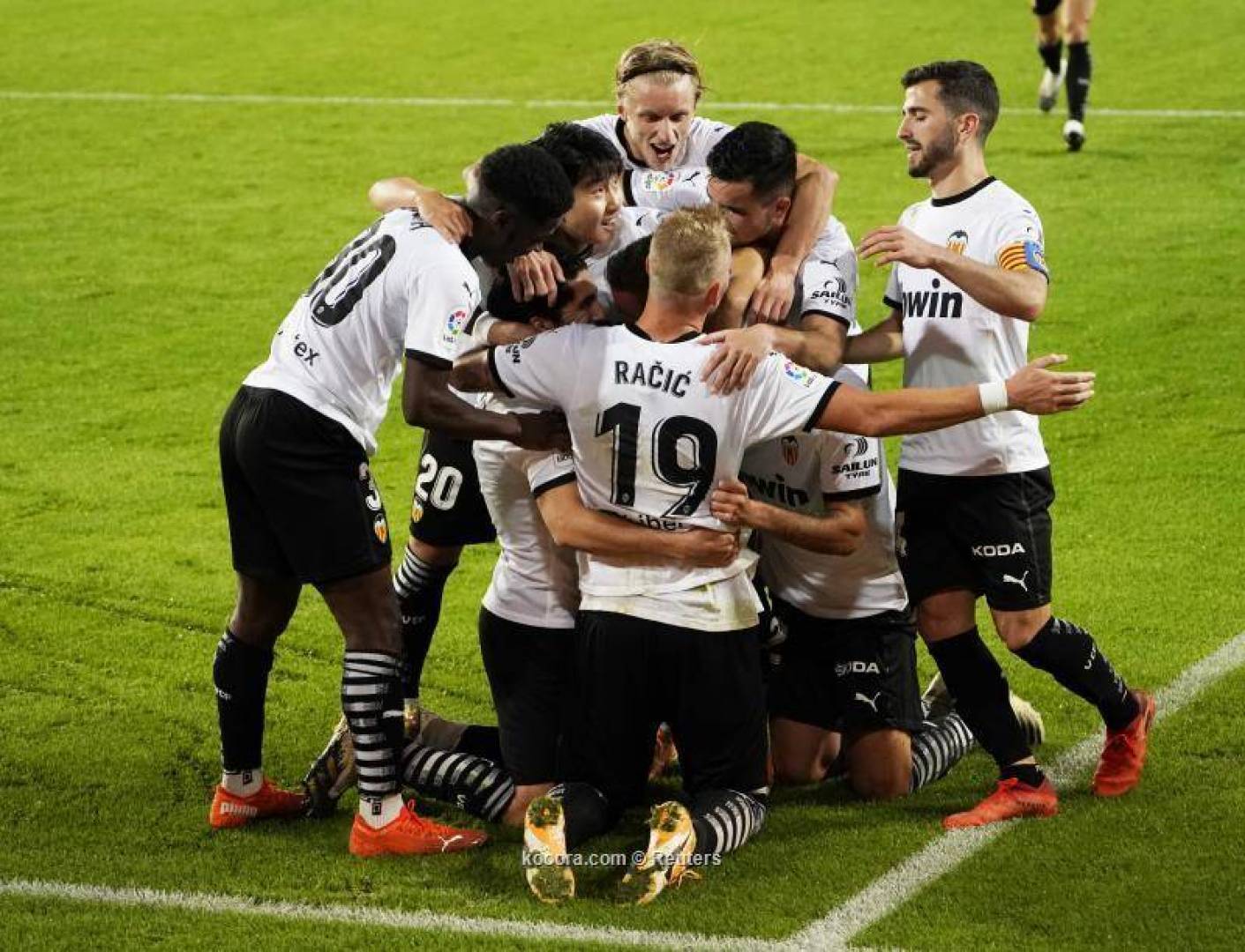 فالنسيا يسحق ريال مدريد برباعية .. فيديو