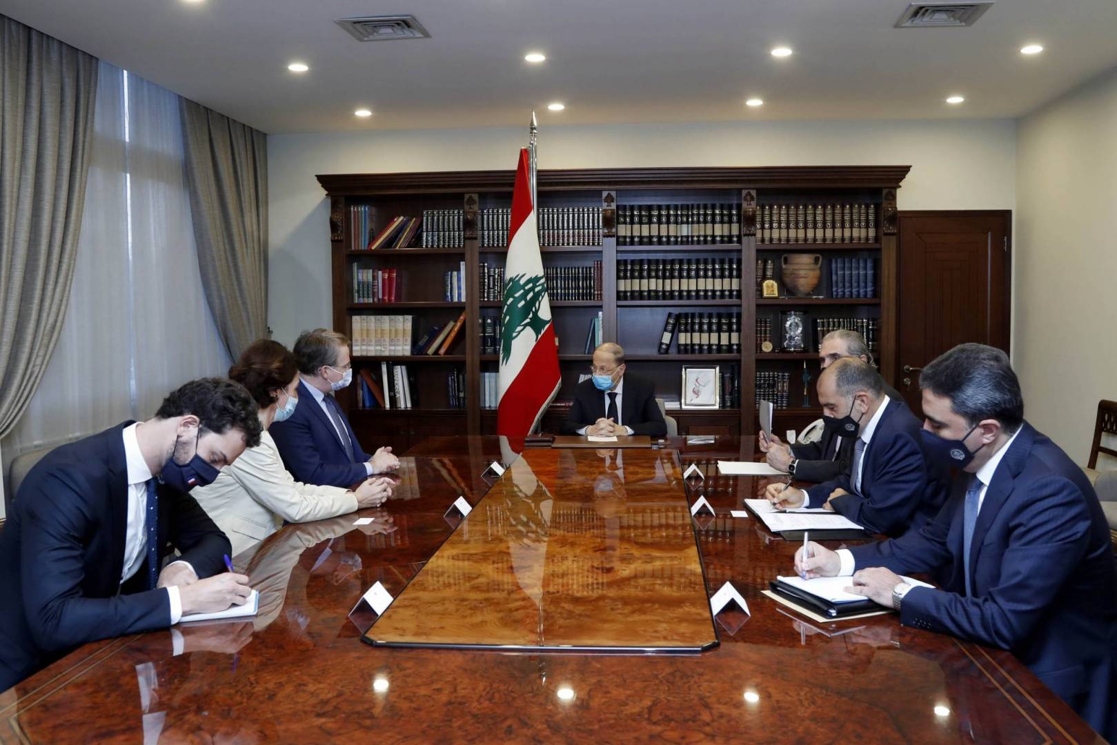 استقبل الرئيس  ميشال عون مستشار الرئيس الفرنسي لشؤون الشرق الأدنى باتريك دوريل، بحضور سفيرة فرنسا في بيروت آن غريو وتم البحث خلال الإجتماع في  العلاقات اللبنانية الفرنسية والمبادرة الفرنسية والملف الحكومي.