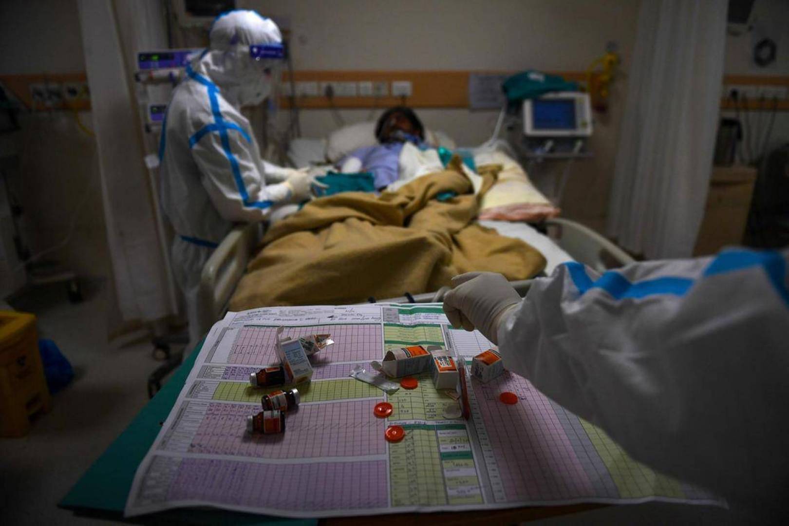 دراسة جديدة.. الأشخاص الذين يتعافون من فيروس كورونا يمكن أن يصابوا بسلاسة جديدة منه