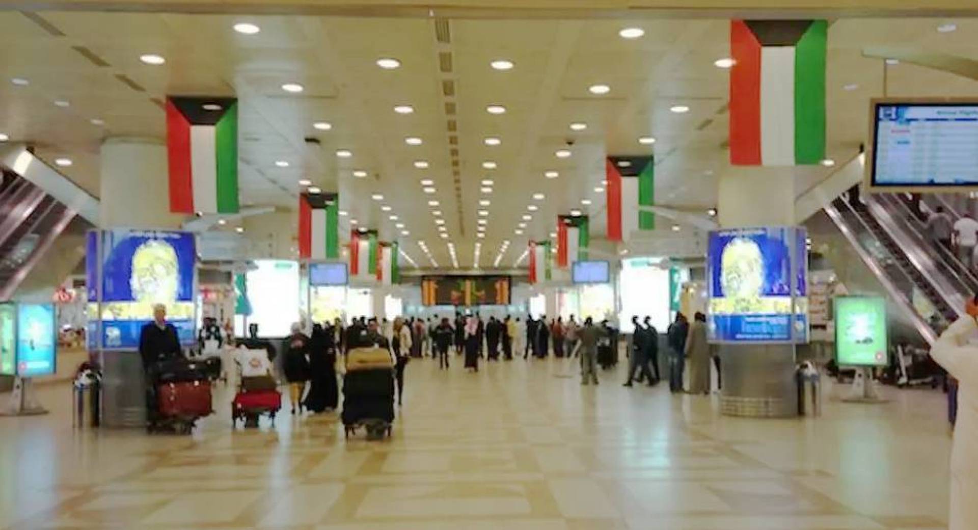 الكويت تسمح بعودة الوافدين إليها من الخارج