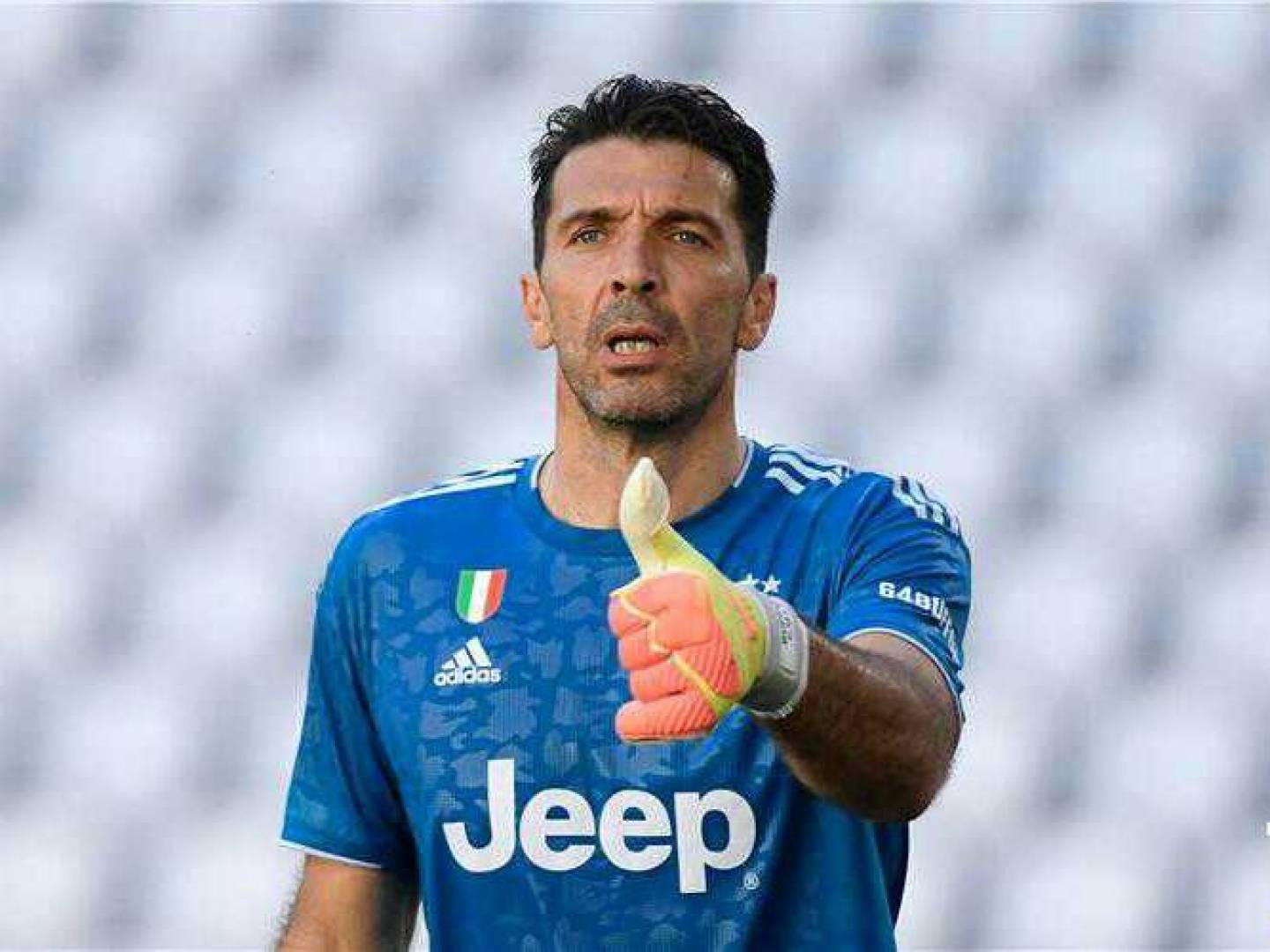 بوفون .. يحتفل بمرور  ربع قرن على ظهوره الأول في الملاعب