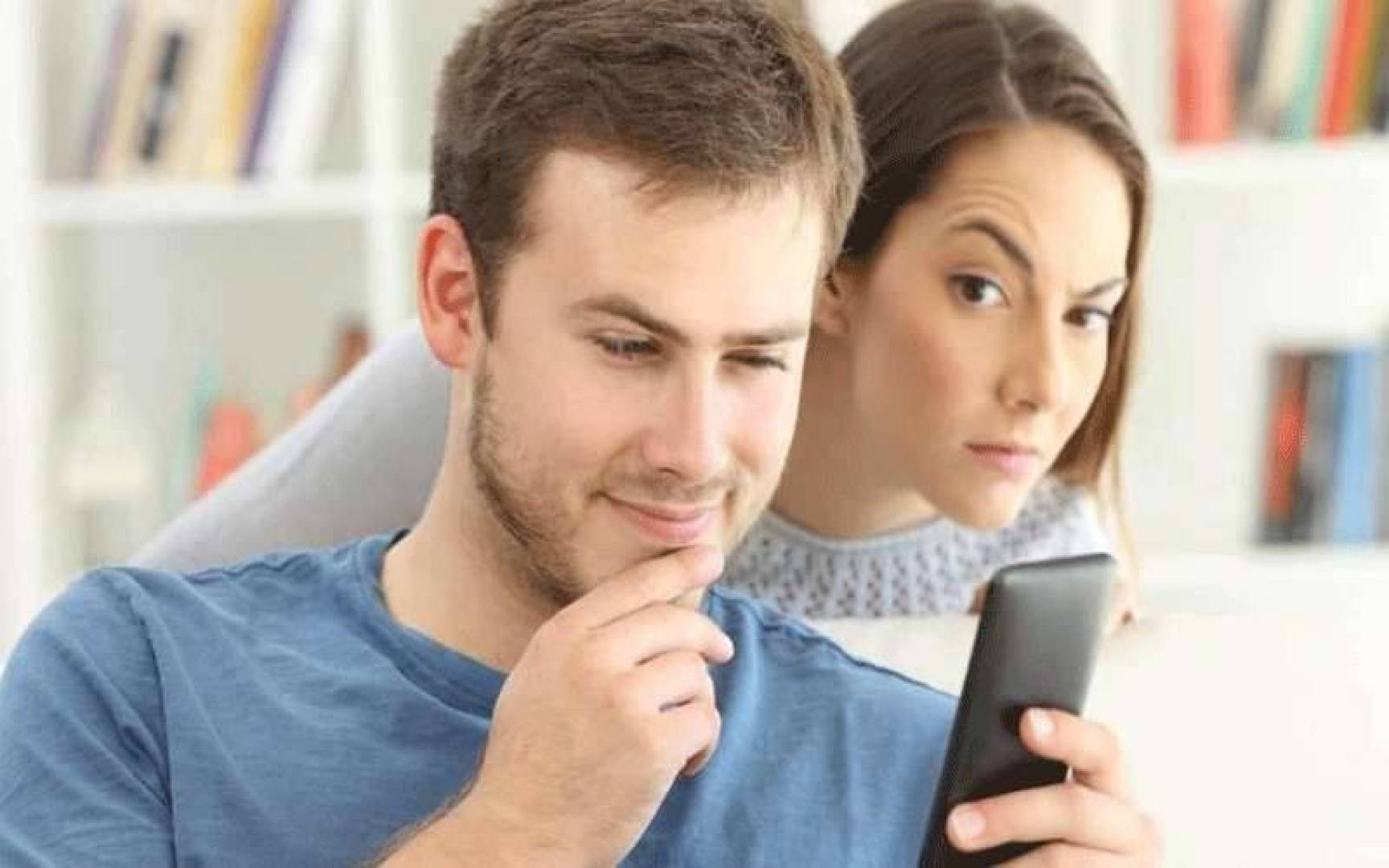 دار الإفتاء المصرية: تجسس الأزواج على الجوال حرام شرعا