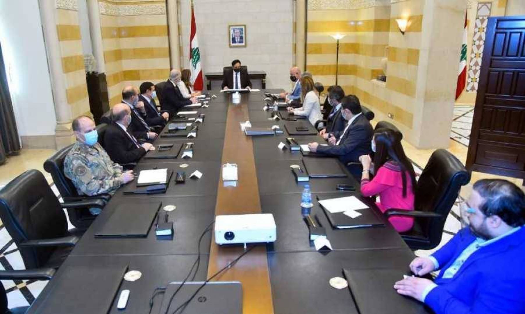 خلاف لأول مرة بين حمد حسن و مستشارة رئيس الحكومة للشؤون الصحية 