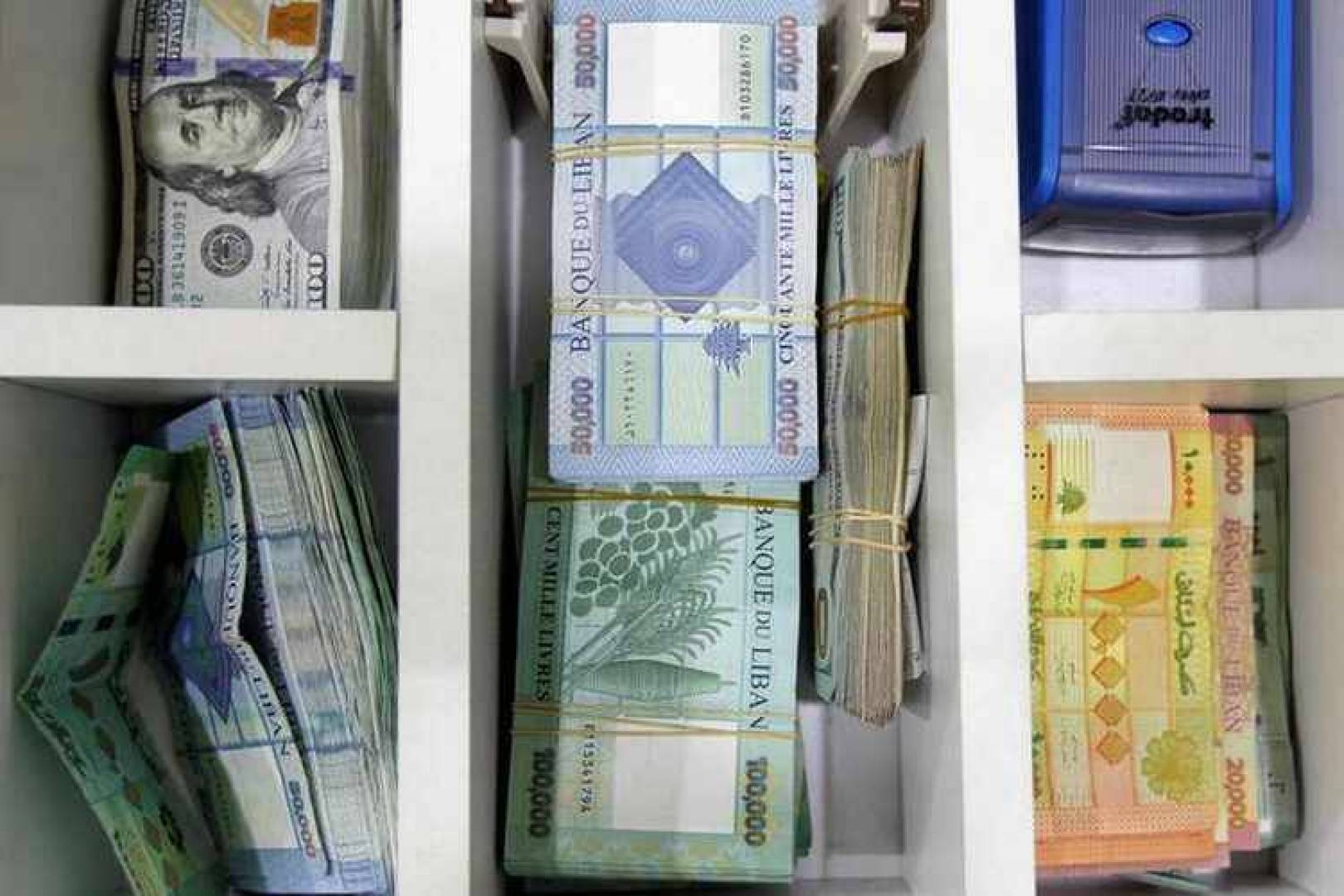 انخفاض قياسي.. سعر الدولار في لبنان اليوم الاثنين 30-11-2020 سعر صرف الدولار في لبنان في السوق السوداء
