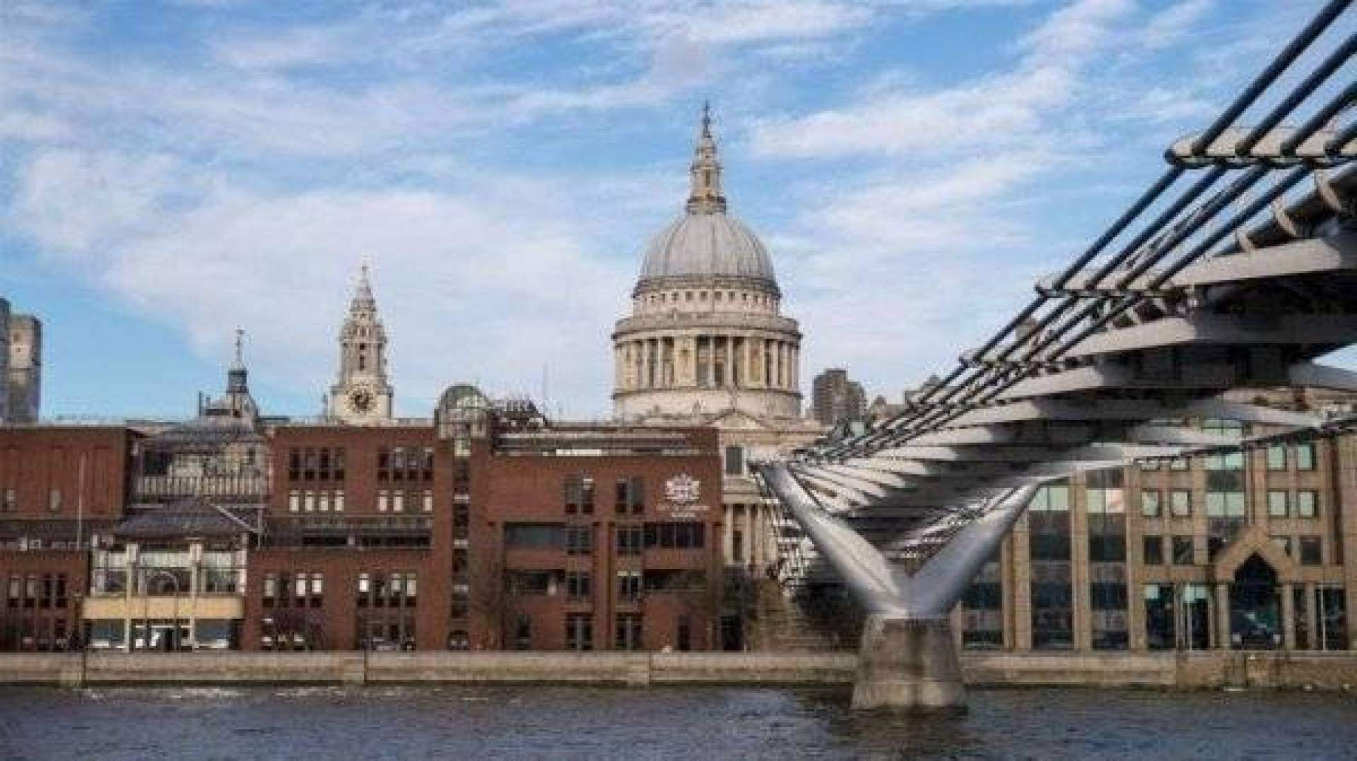 إصابات متعددة بانفجار في مستودع قرب مدينة برستل