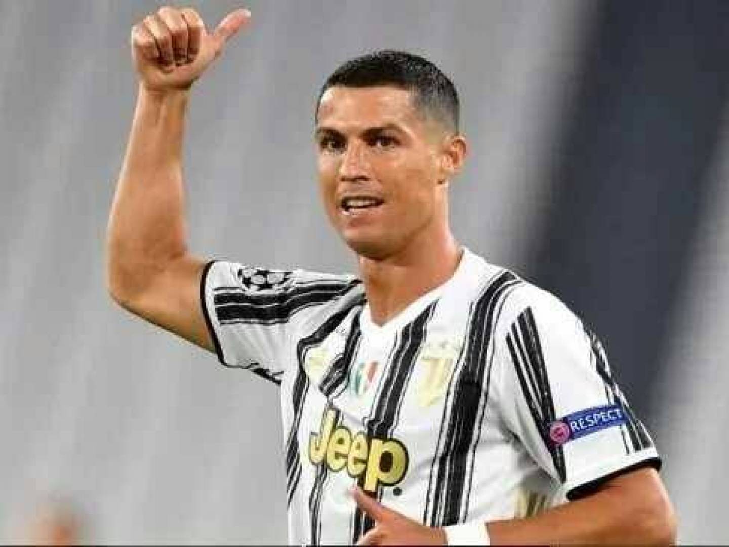 كريستيانو رونالدو يحتفل بهدفه ال 750