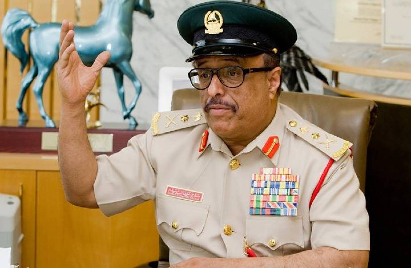 ضاحي خلفان لـ ظريف: حرسك الثوري مخترق حتماً