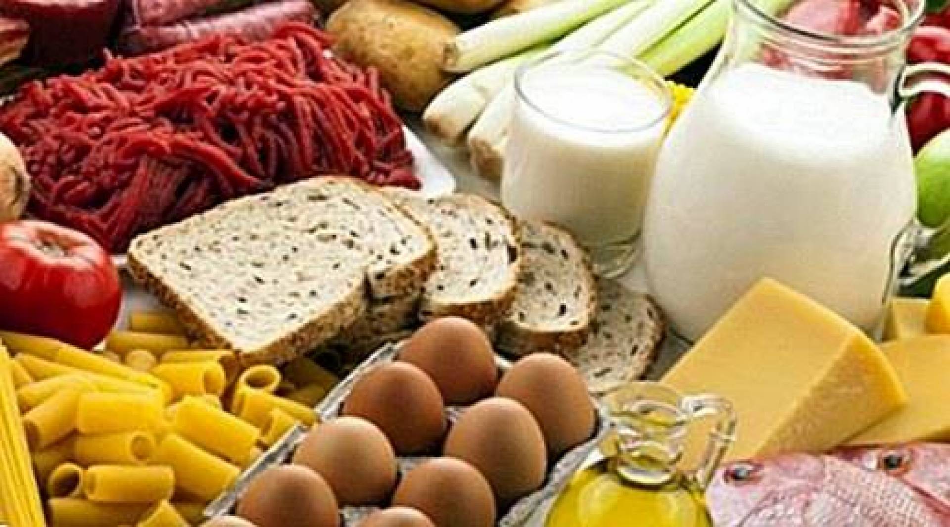 العناصر الغذائية الأساسية التي يحتاجها كل طفل أثناء مرحلة النمو