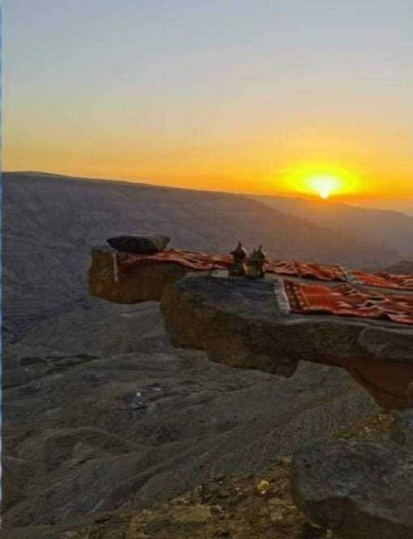 تدمير وحرق صخرة الحب في الأردن