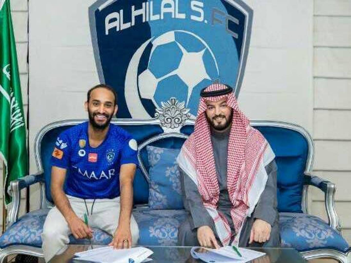 نادي الهلال السعودي يجدد عقد اللاعب عبد الله عطيف