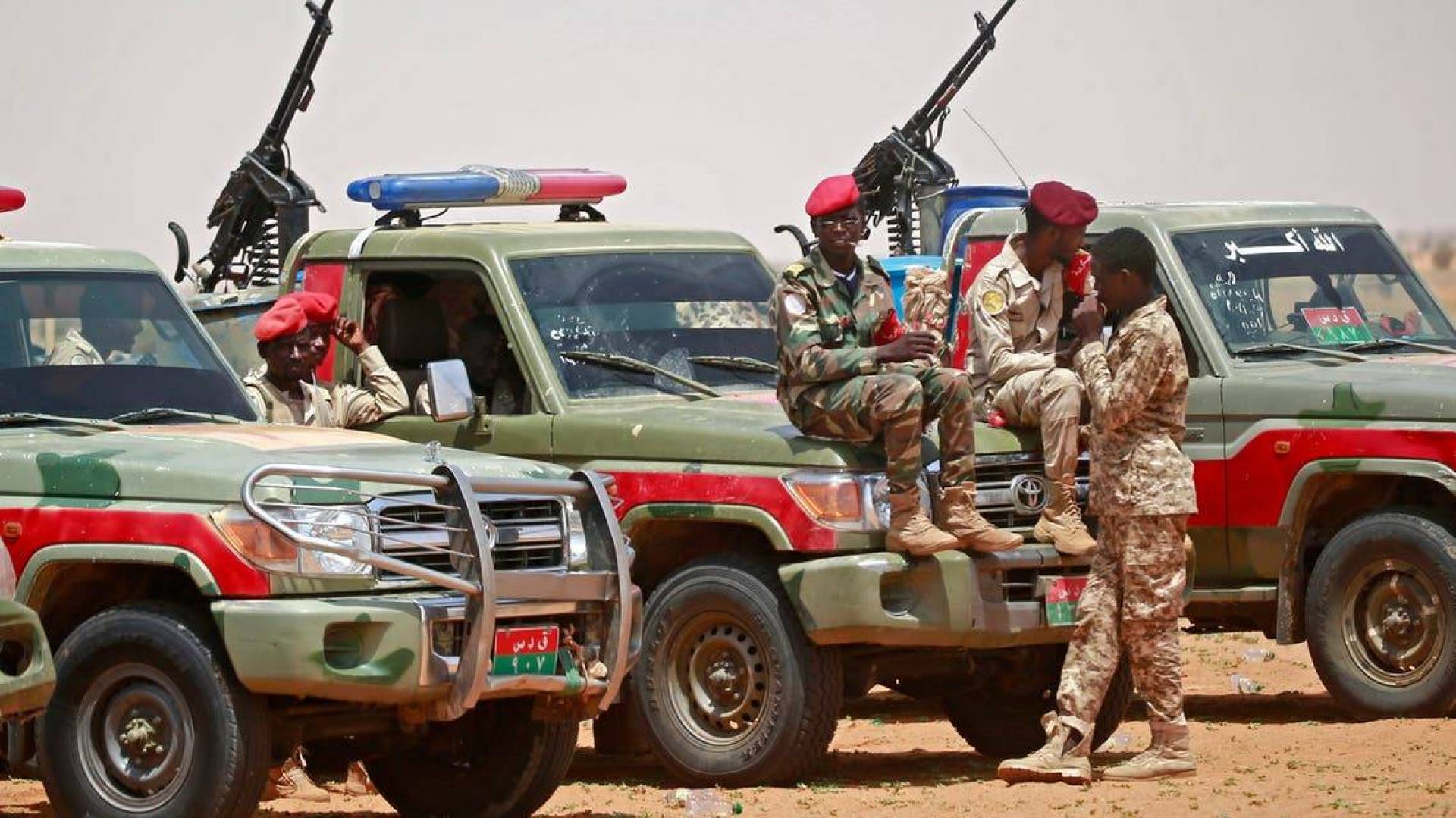 قوات الدعم السريع السودانية توقف مئات الأشخاص كانوا في طريقهم إلى ليبيا للقتال