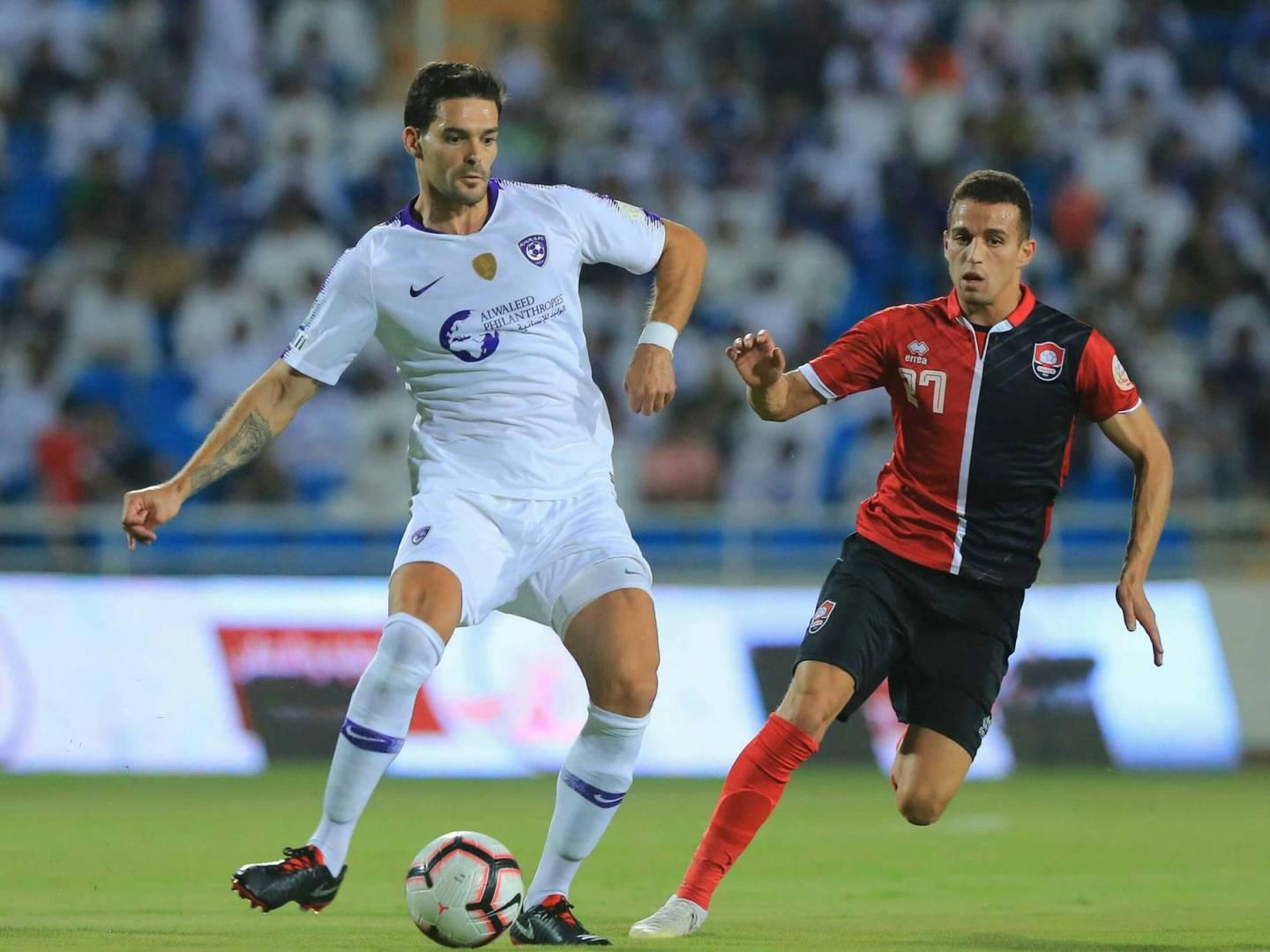 الهلال يقتنص فوزا قاتلا من الرئد