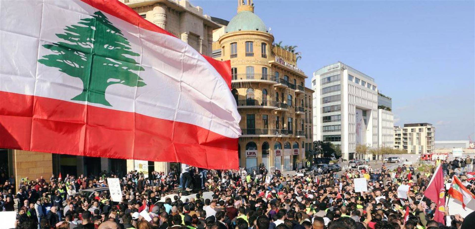 محلل اقتصادي لبناني يكشف أن تثبيت سعر الصرف يحقق أرباحا غير شرعية على حساب الناس