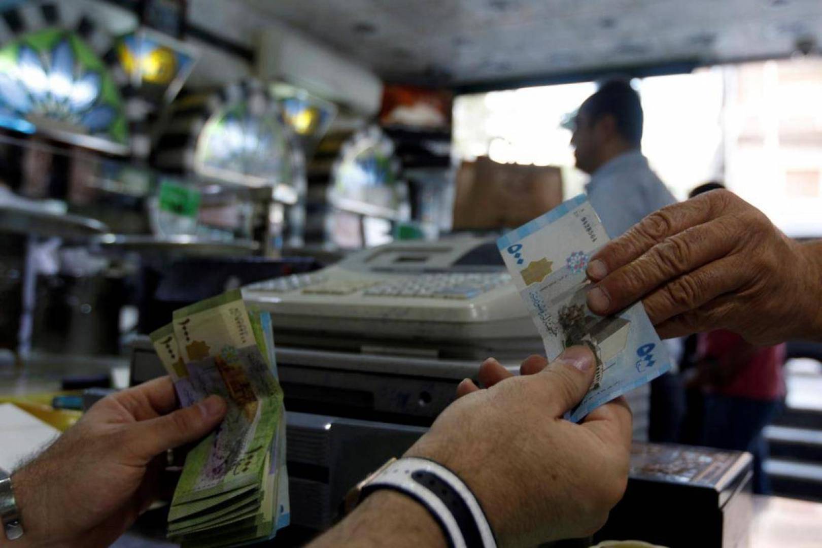 سعر الدولار اليوم في سوريا اليوم الخميس 10-12-2020 أسعار الدولار في سوريا في السوق السوداء