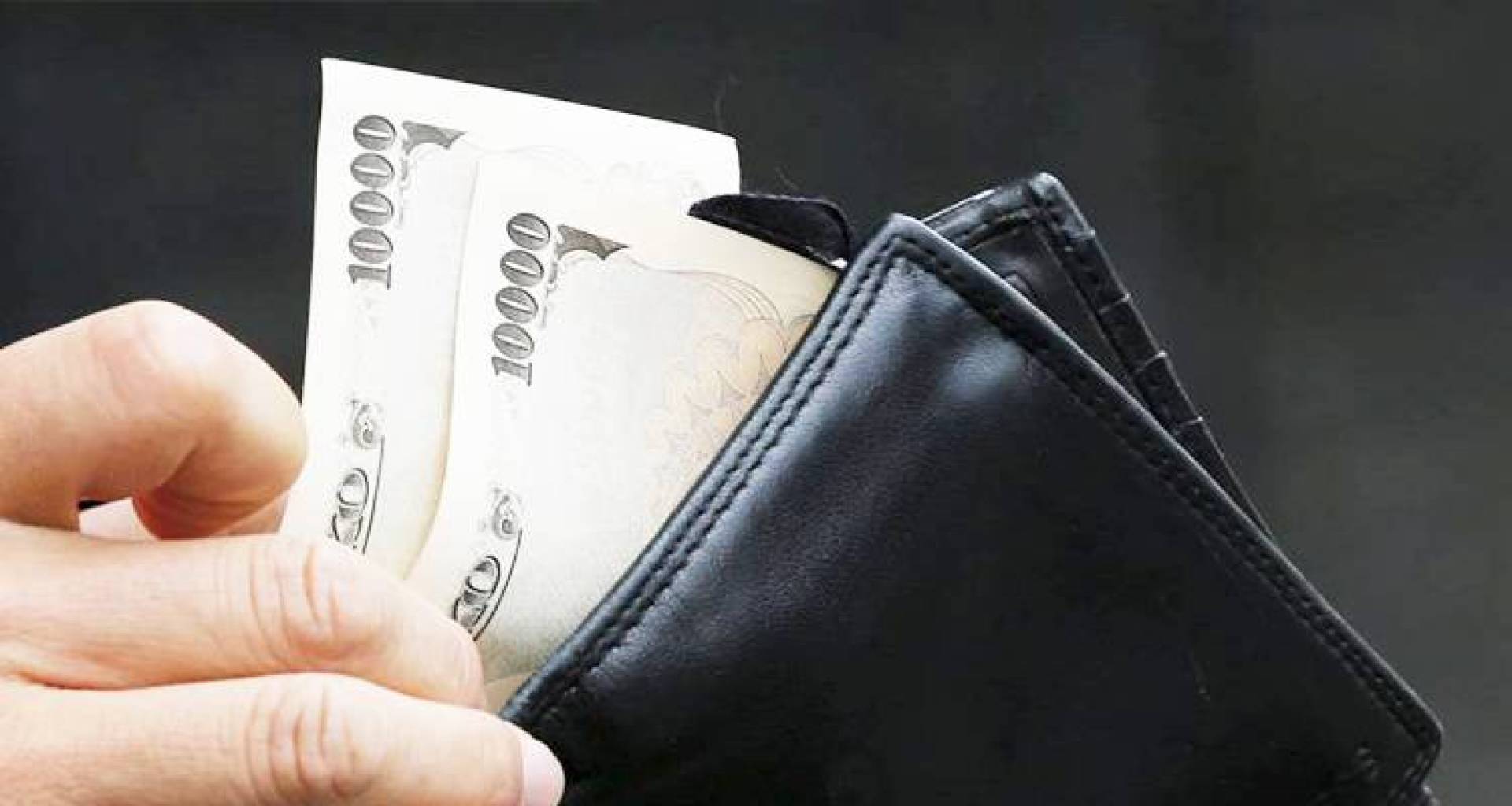 سجن عامل آسيوي بعد سرقته 700 دولار من محفظة نزيل في فندق بدبي