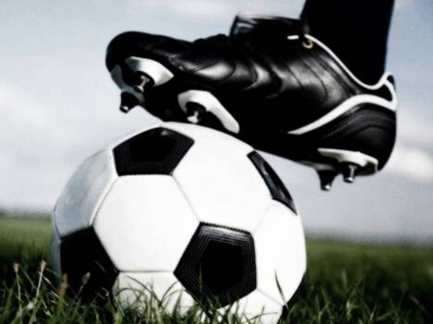 مباريات الملاعب الأوروبية والأفريقية اليوم والقنوات الناقلة