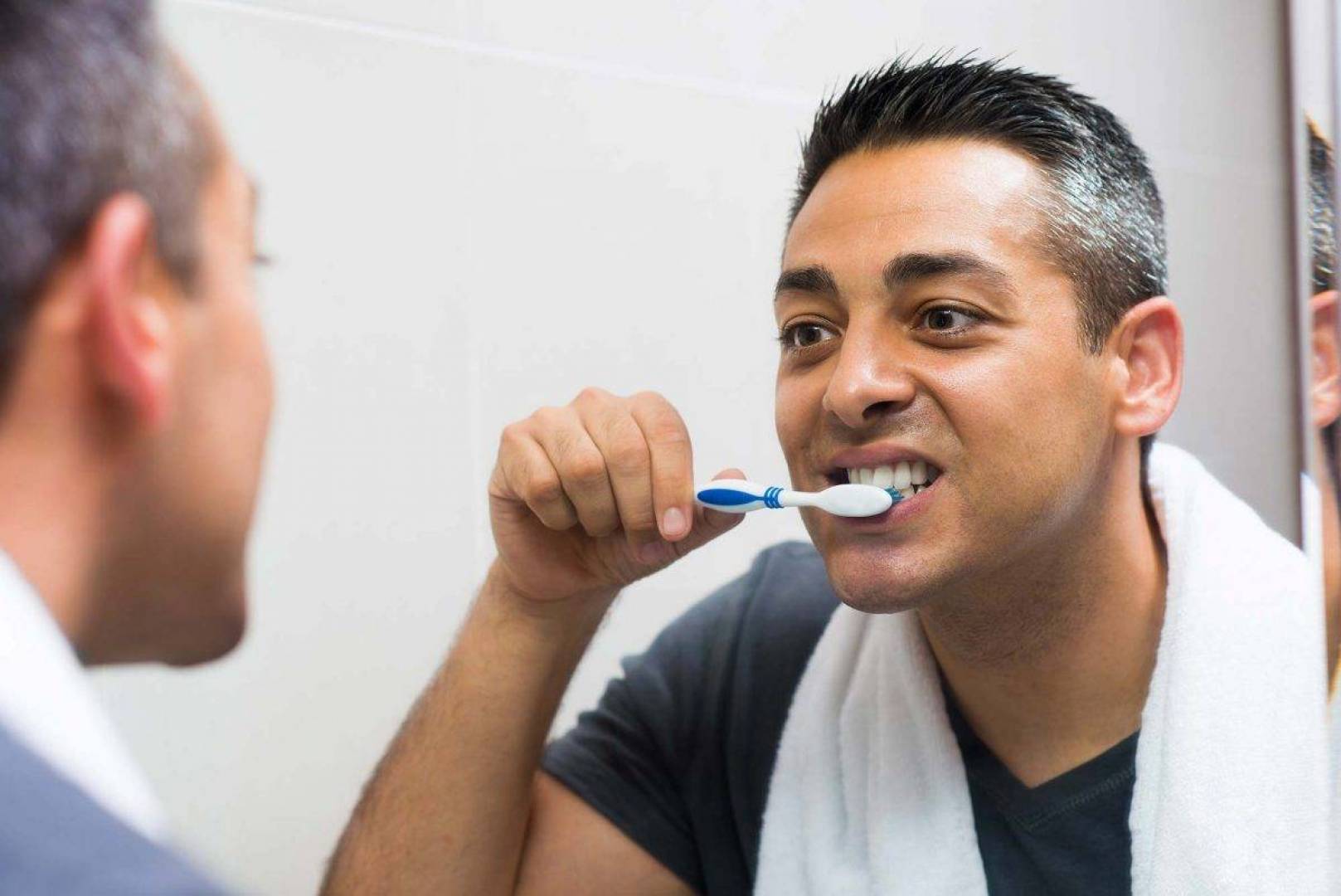 الأخطاء الشائعة التي يجب أن تحاول تجنبها عند تنظيف أسنانك بالفرشا ة